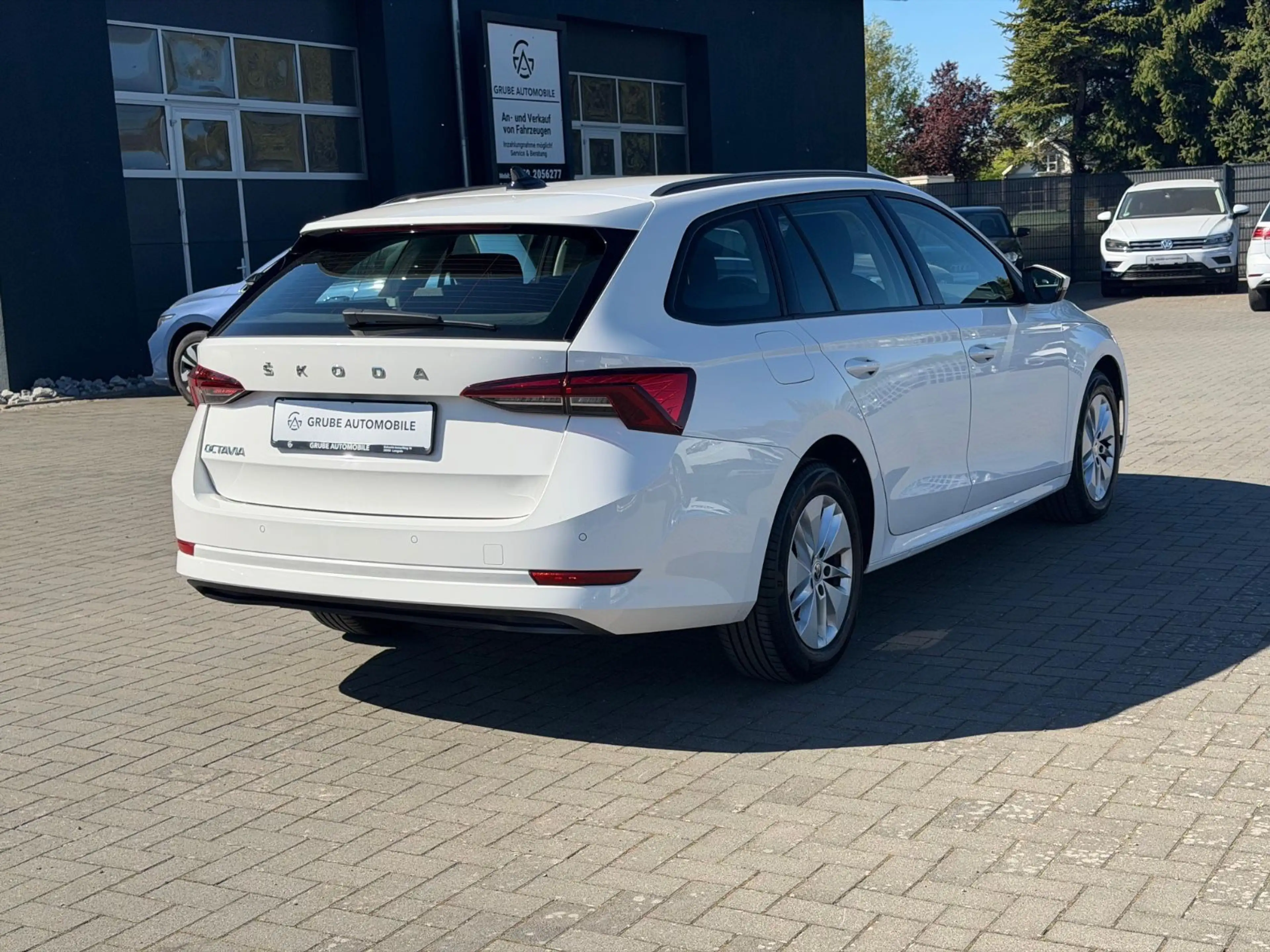 Skoda Octavia Ambition VIRTUAL*LED*NAV*SHZ*AHK*PDC — photo 4