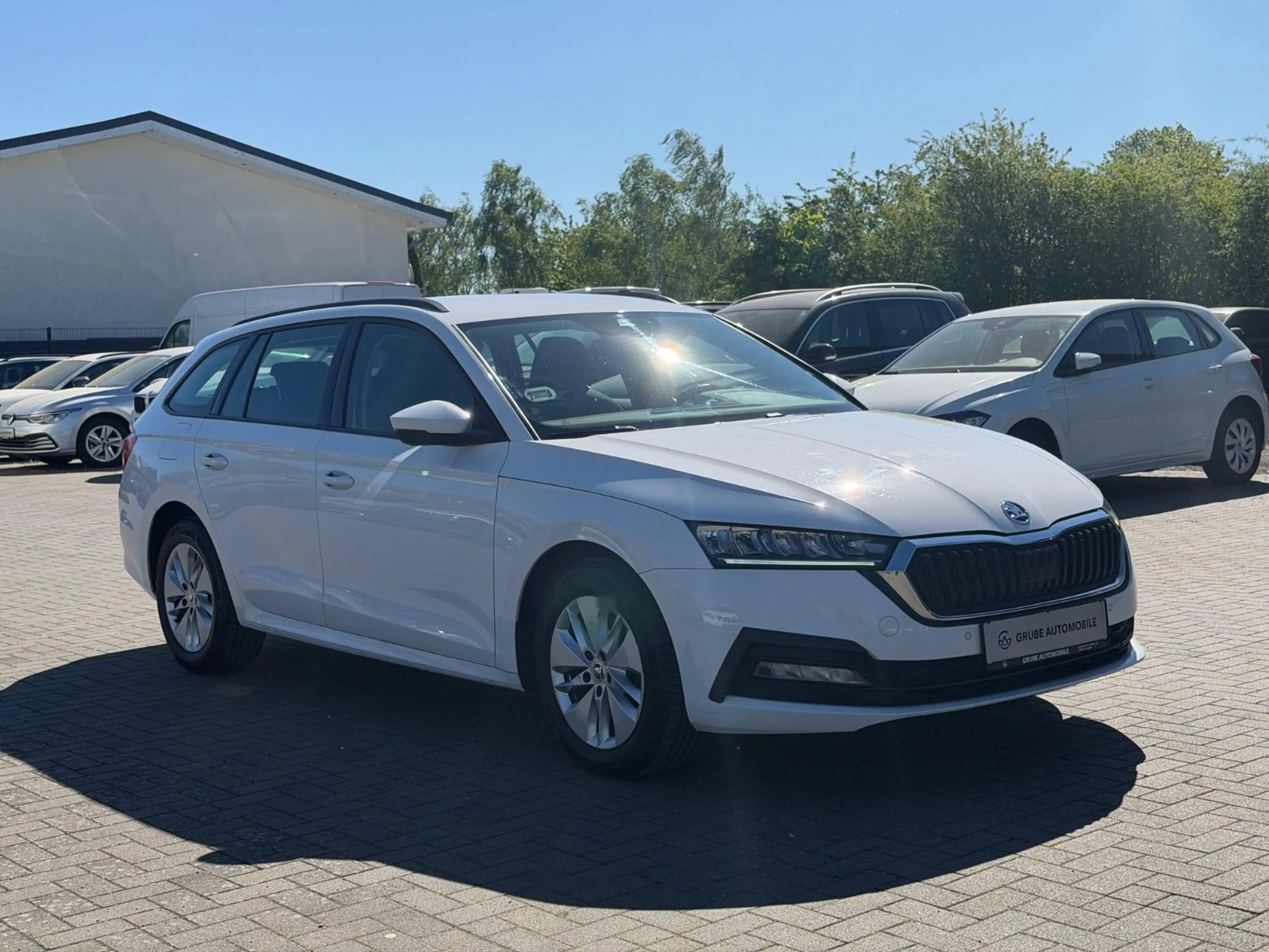 Skoda Octavia Ambition VIRTUAL*LED*NAV*SHZ*AHK*PDC — photo 3