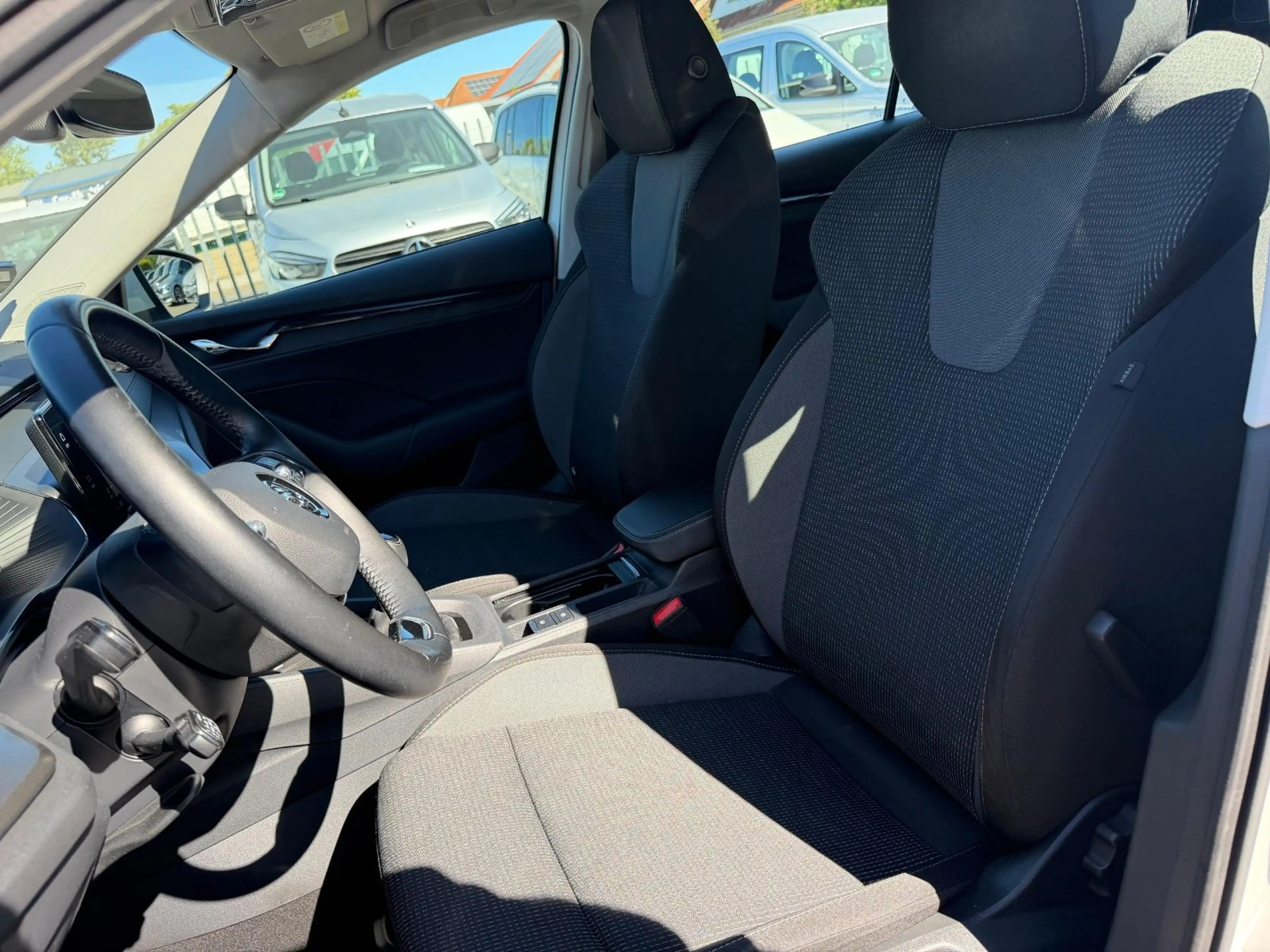 Skoda Octavia Ambition VIRTUAL*LED*NAV*SHZ*AHK*PDC — photo 11