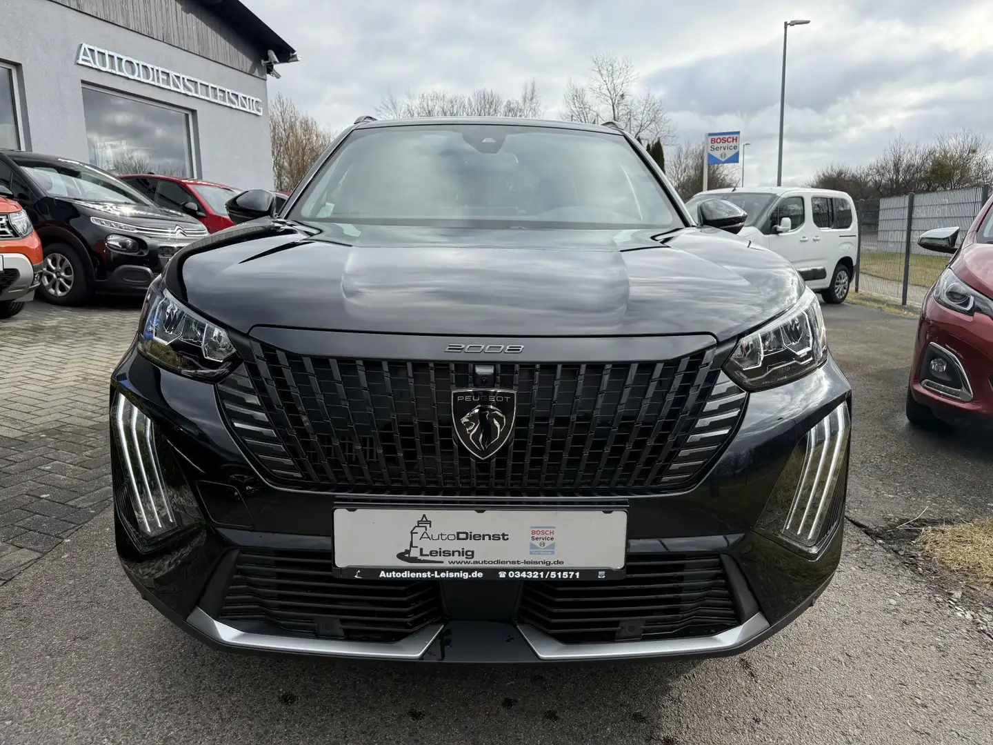 Peugeot 2008 1.2 PureTech 100 Allure NAVI KAMERA ACC Schwarz - 1