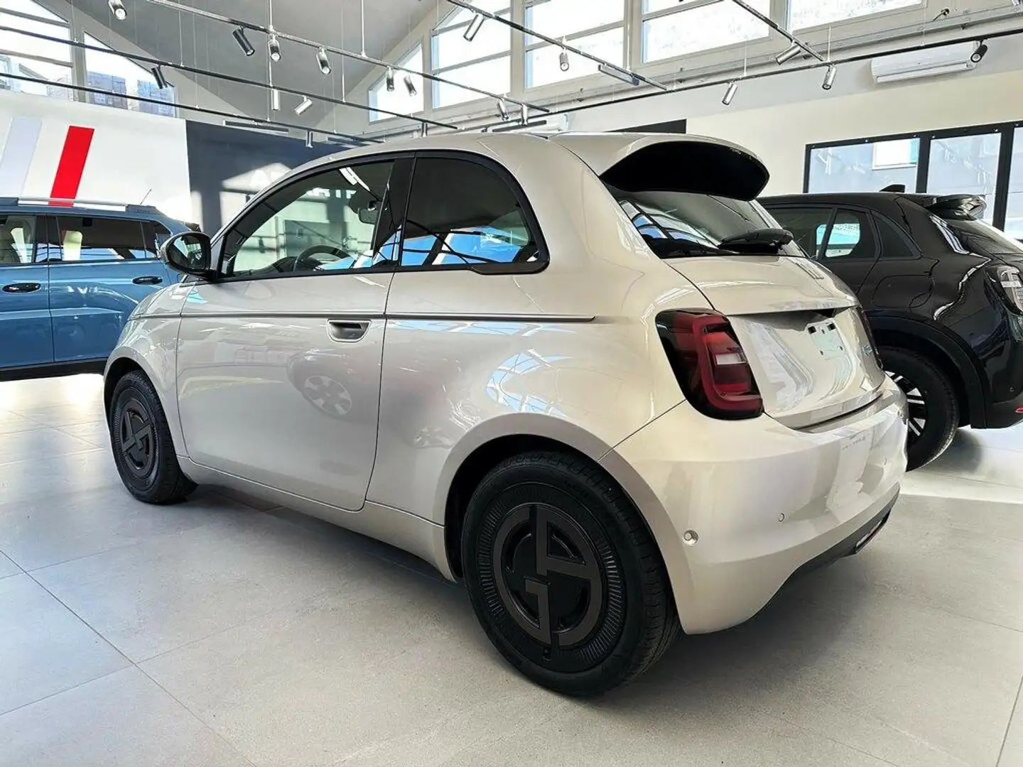 Fiat 500 500e 42 kWh Giorgio Armani Grigio - 2