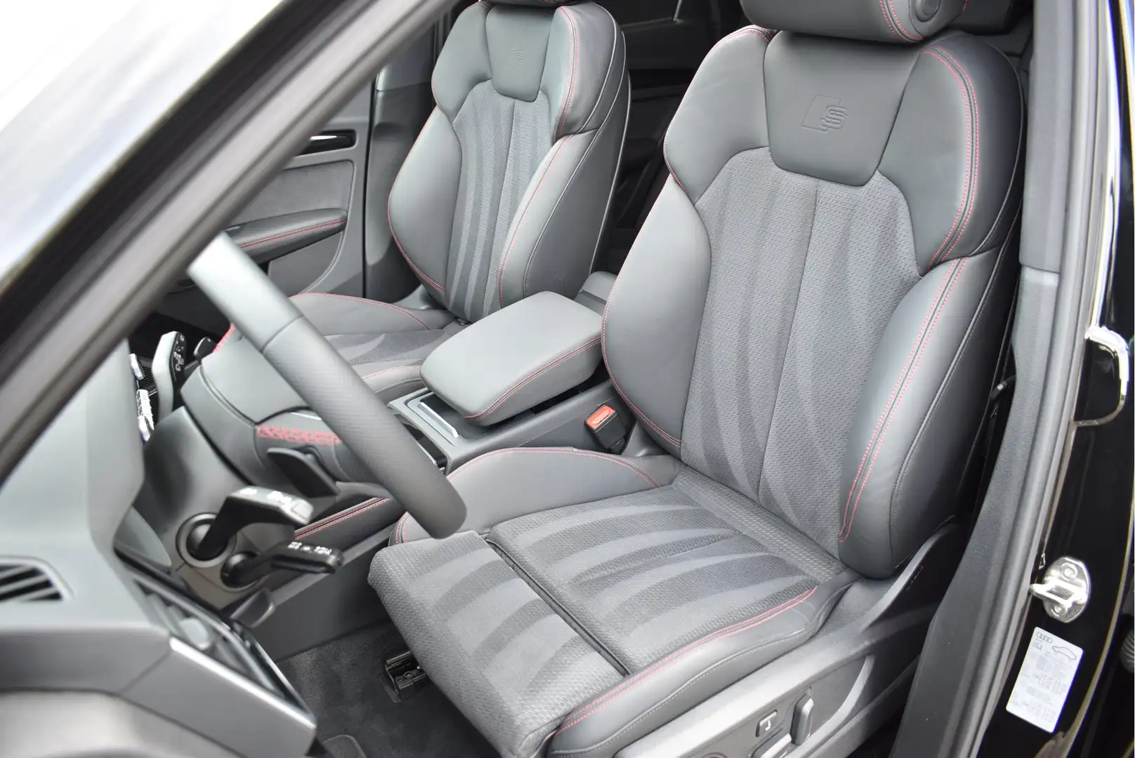 Audi Q5 Sportback 55 TFSI e S-Line 367 Pk Black Ed Pano Lu Zwart - 2