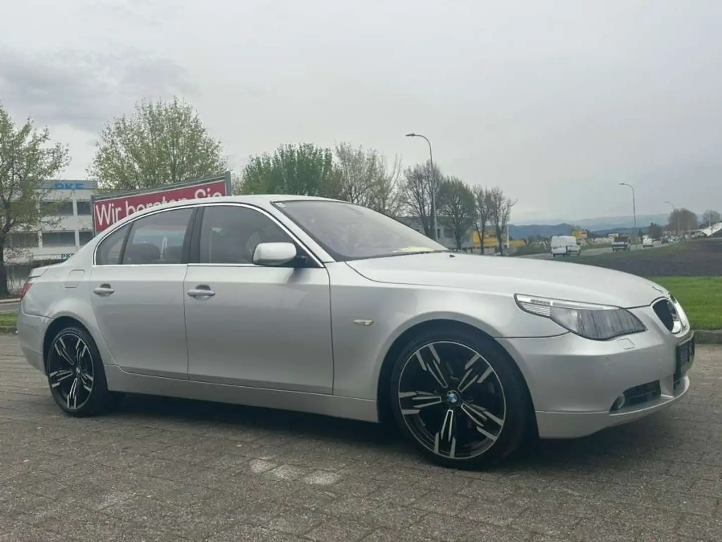 BMW 530 530xi Gümüş rengi - 1