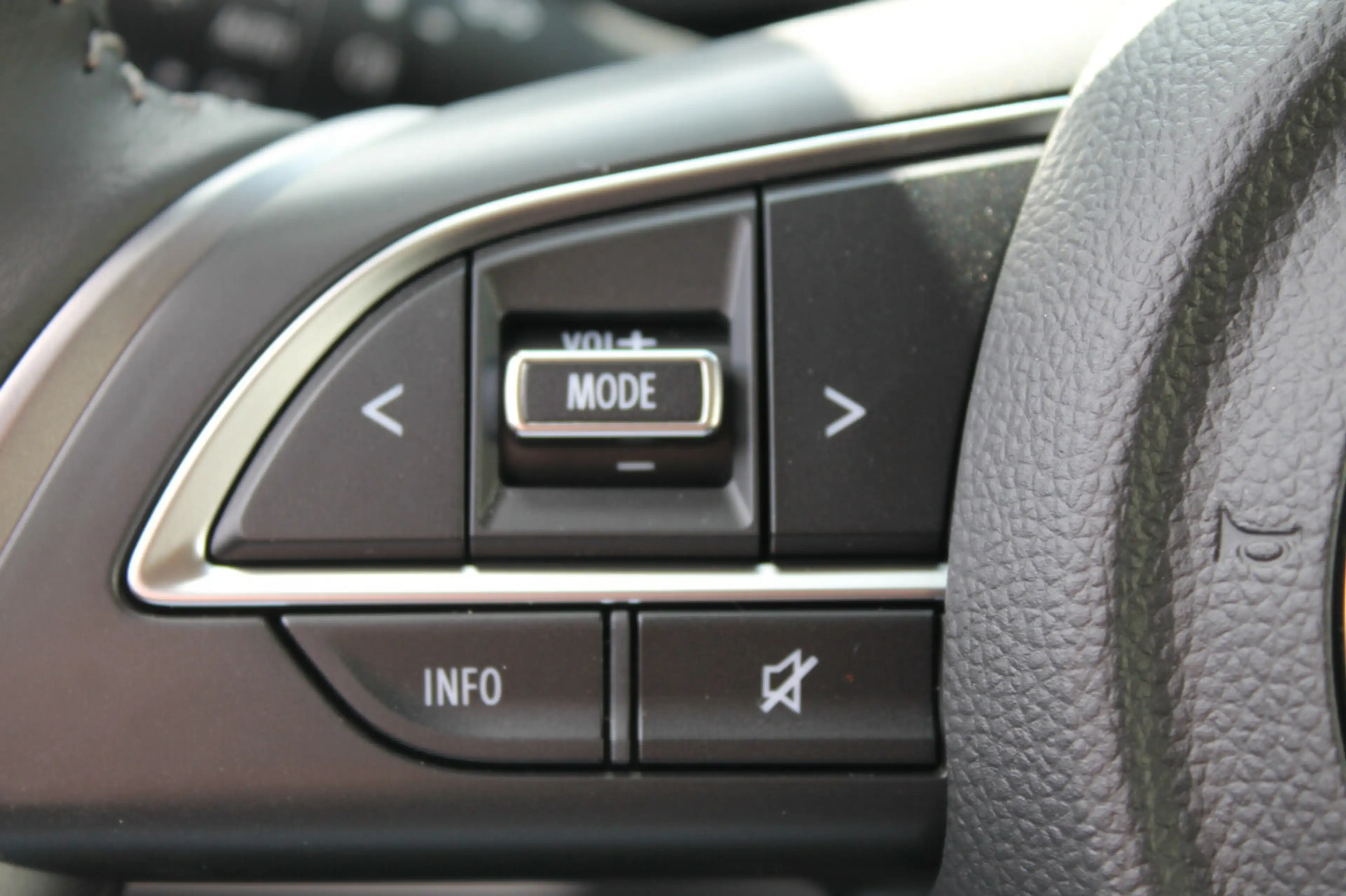 Suzuki Swift 1.2 Comfort+ Hybrid — photo 7