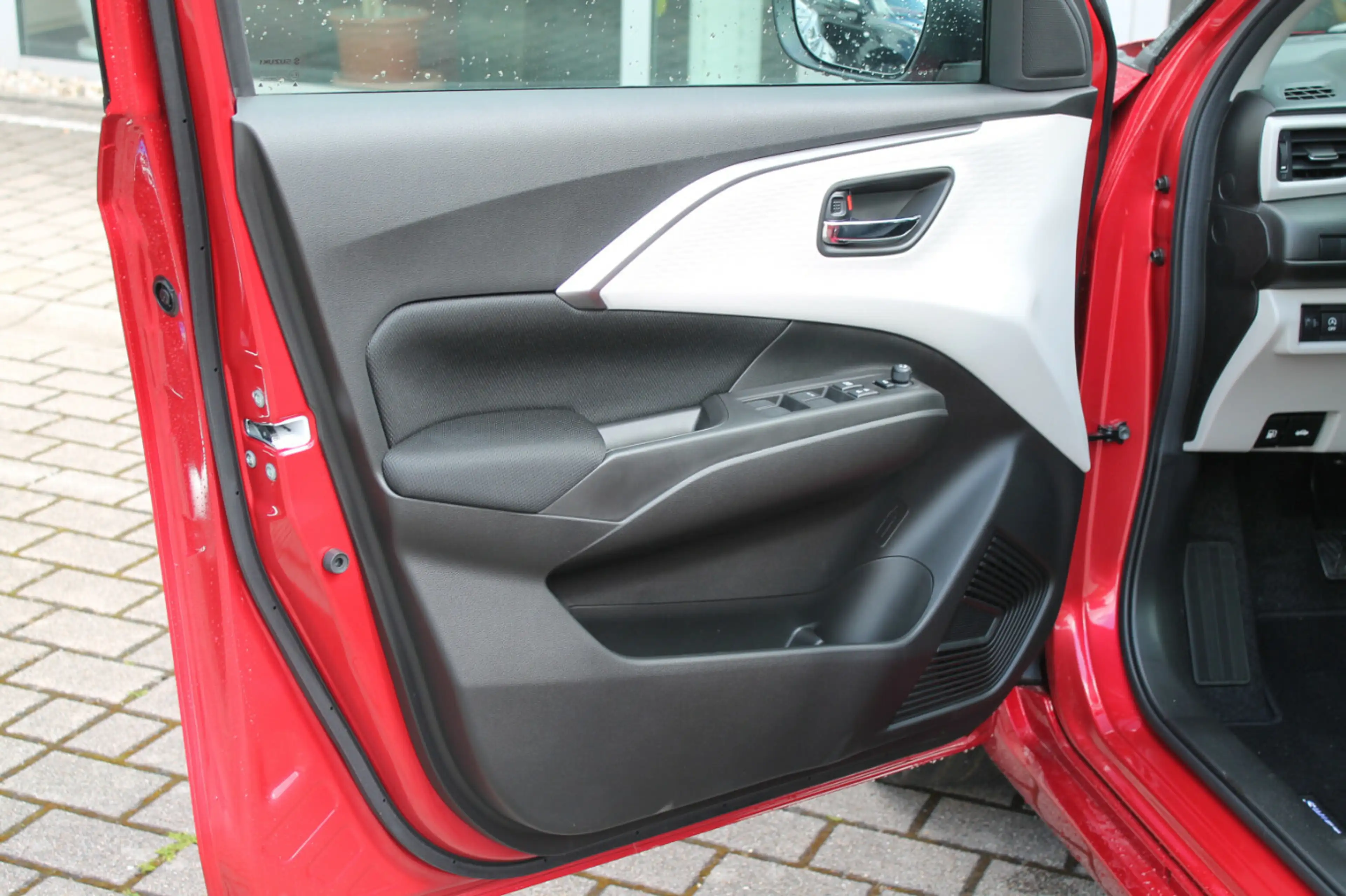 Suzuki Swift 1.2 Comfort+ Hybrid — photo 11