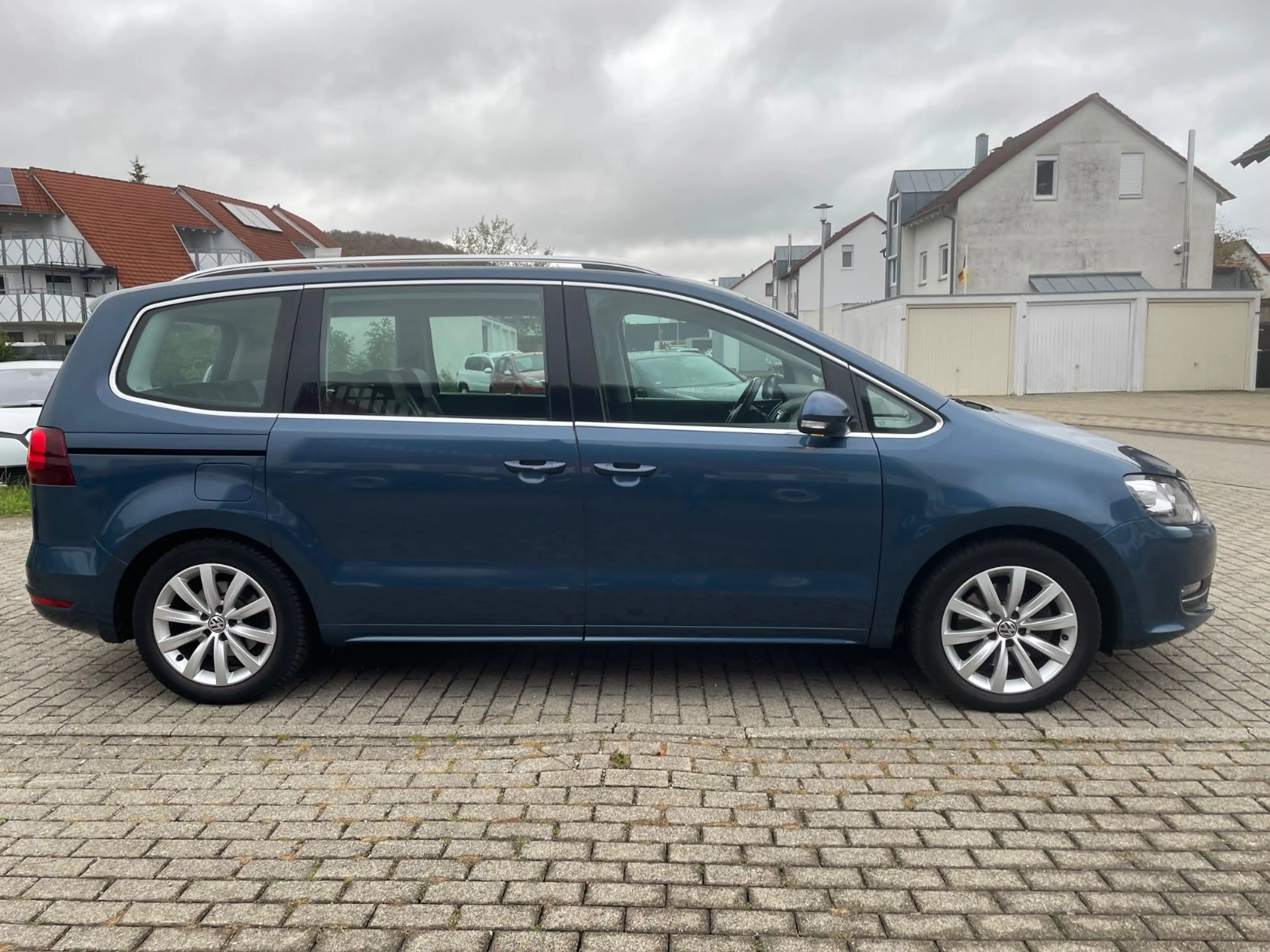 Volkswagen Sharan TDI DSG HIGH XENON/PANO/AHK/NAVI/7-SITZER — photo 4