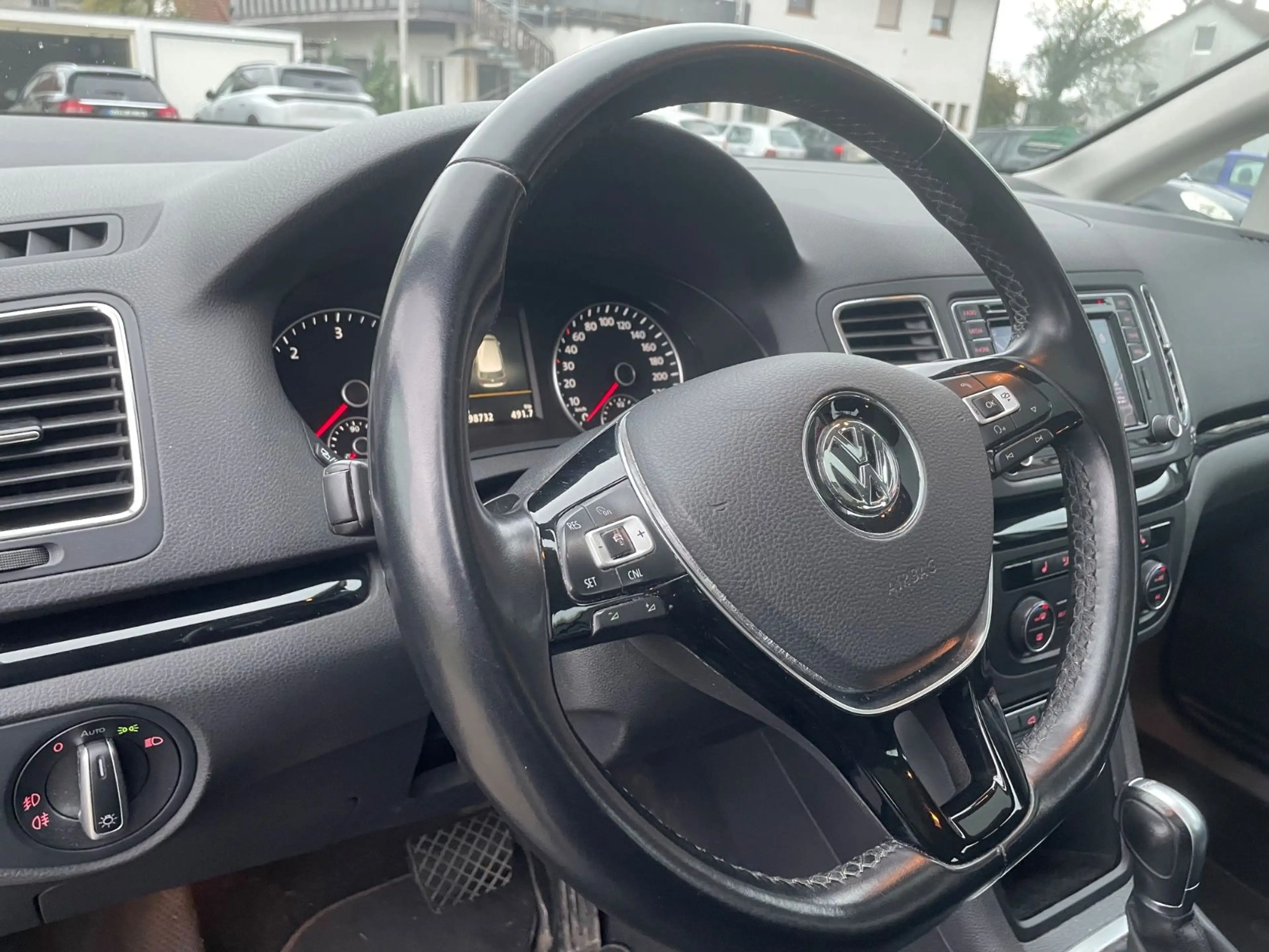 Volkswagen Sharan TDI DSG HIGH XENON/PANO/AHK/NAVI/7-SITZER — photo 11