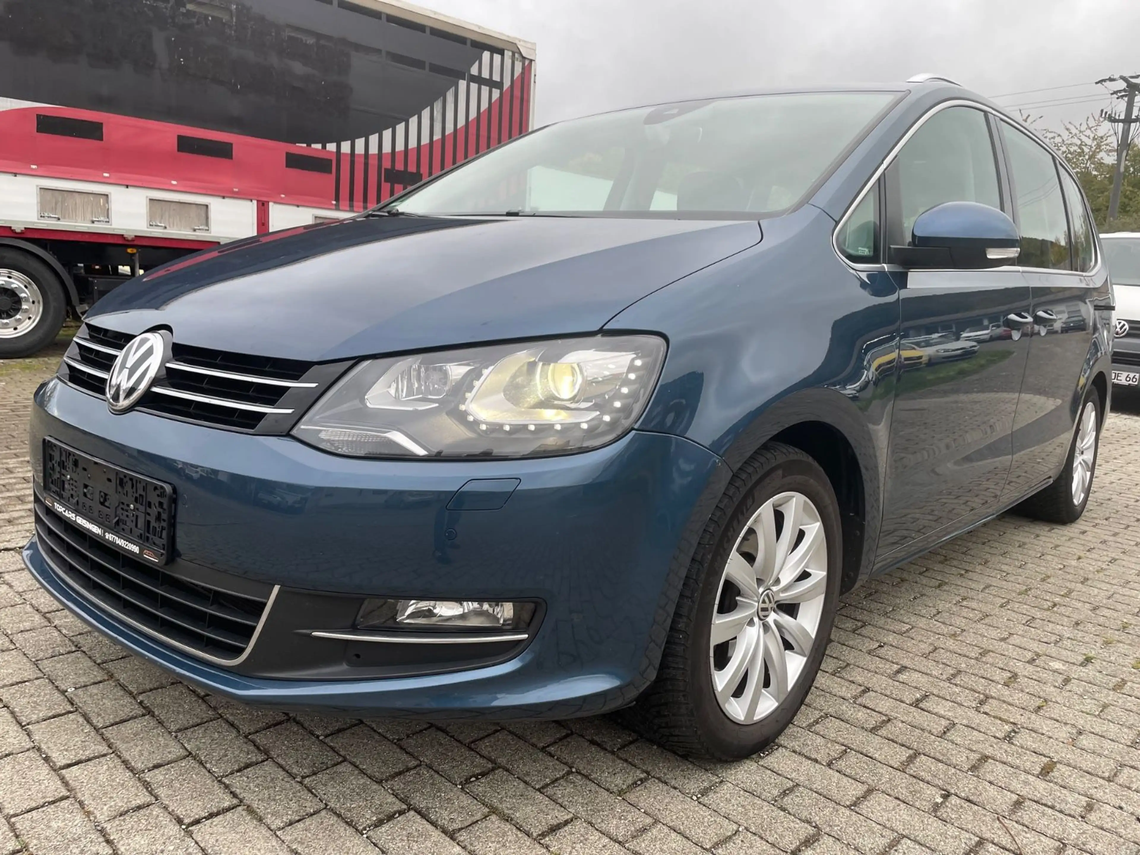Volkswagen Sharan TDI DSG HIGH XENON/PANO/AHK/NAVI/7-SITZER