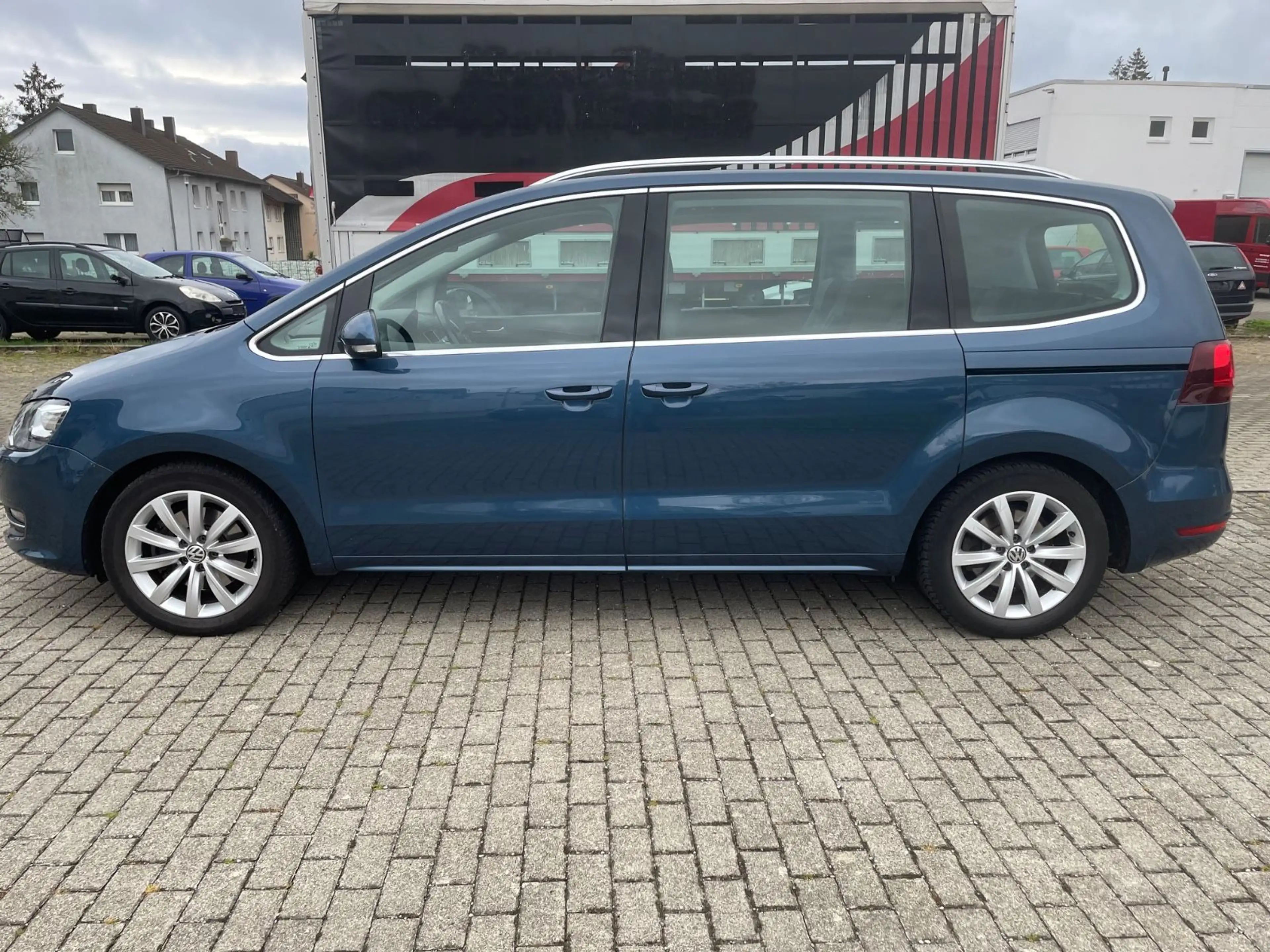 Volkswagen Sharan TDI DSG HIGH XENON/PANO/AHK/NAVI/7-SITZER — photo 5