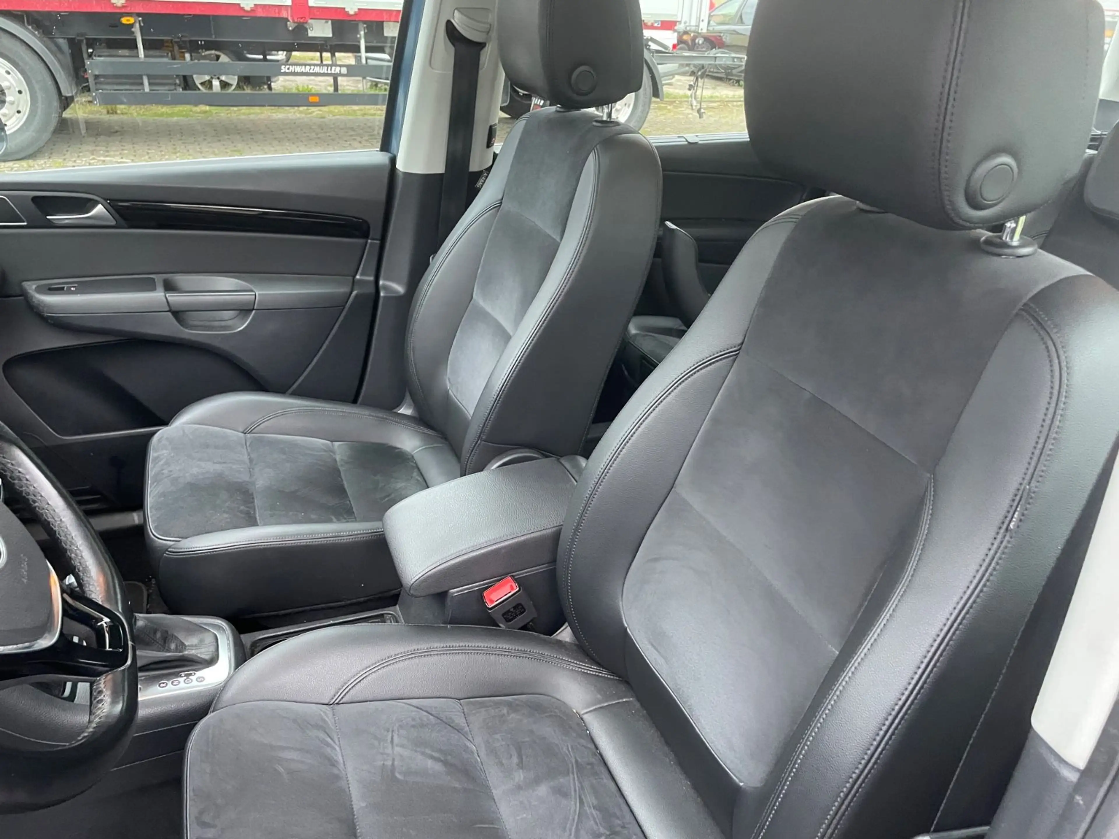 Volkswagen Sharan TDI DSG HIGH XENON/PANO/AHK/NAVI/7-SITZER — photo 10