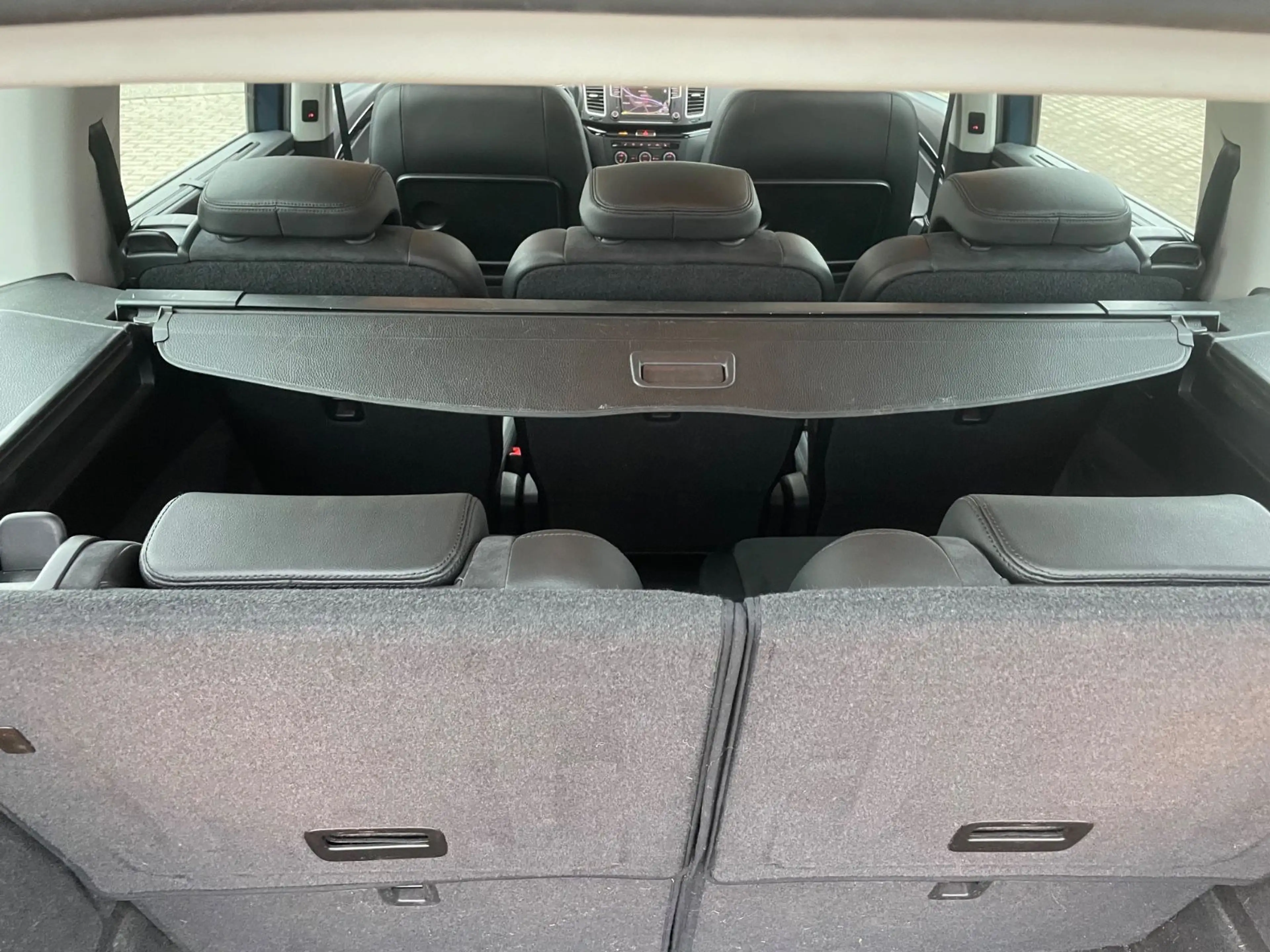 Volkswagen Sharan TDI DSG HIGH XENON/PANO/AHK/NAVI/7-SITZER — photo 15
