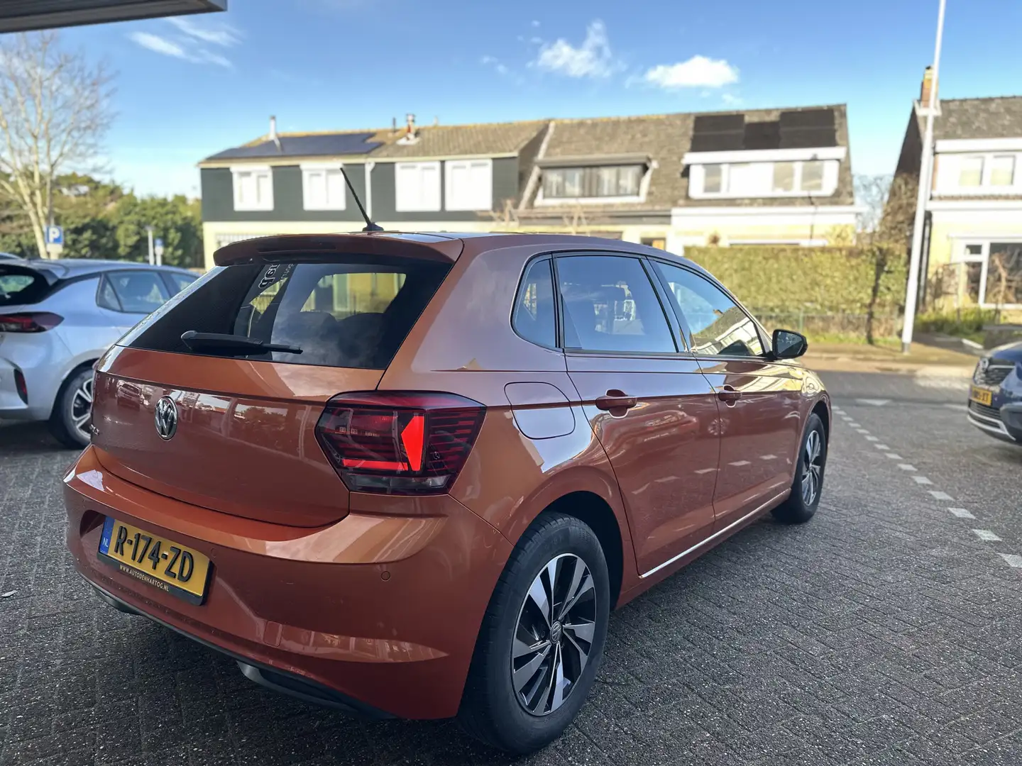 Volkswagen Polo 1.0 TSI Highline 96PK 5-drs Airco/Parkeer sensoren Orange - 2