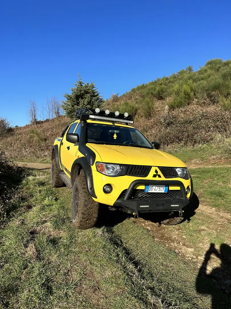 Mitsubishi L200 d.cab 2.5 di-d Intense - 2