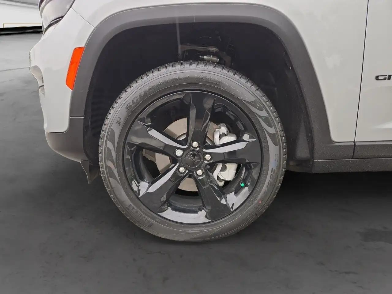 Jeep Grand Cherokee снимка Jeep Grand Cherokee