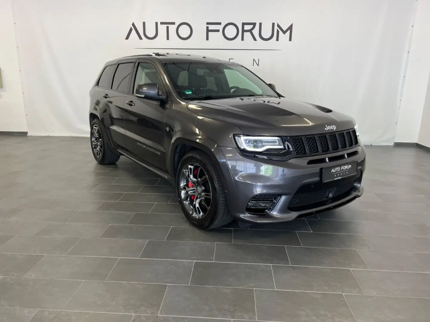 Jeep Grand Cherokee 6.4 V8 HEMI SRT Vollausstattung - 1