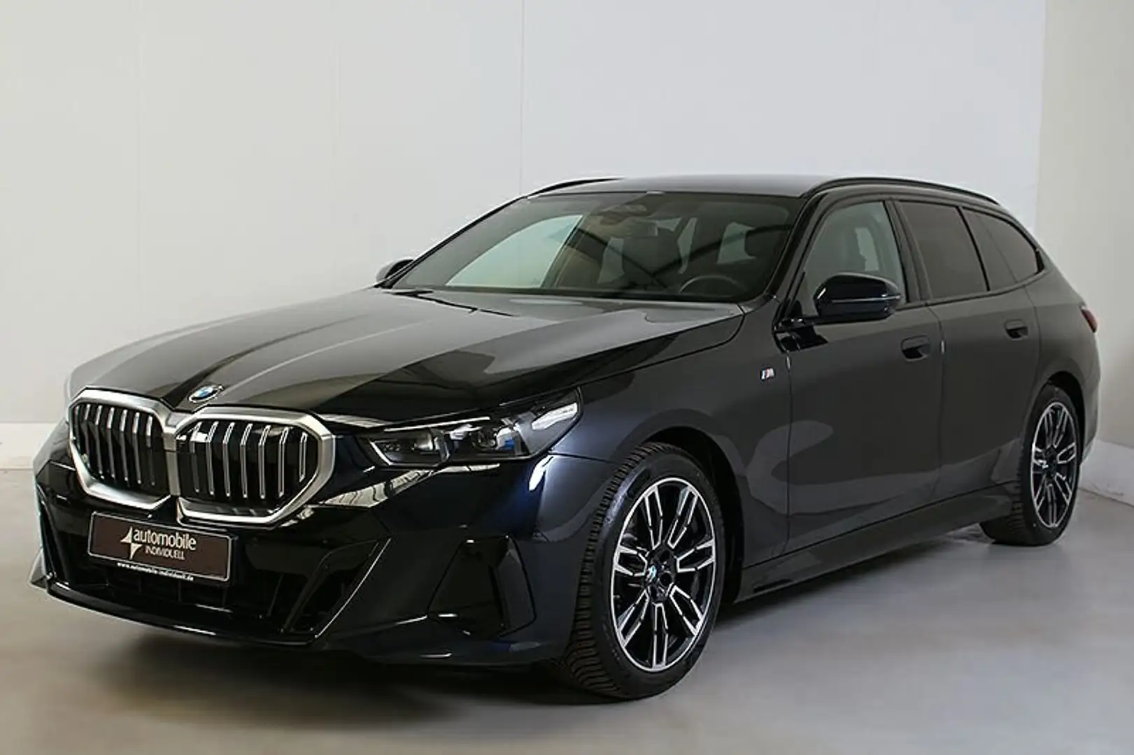 BMW 520 d AT M Sportpaket AHK Standh LED ACC HuD Sitz Schwarz - 2