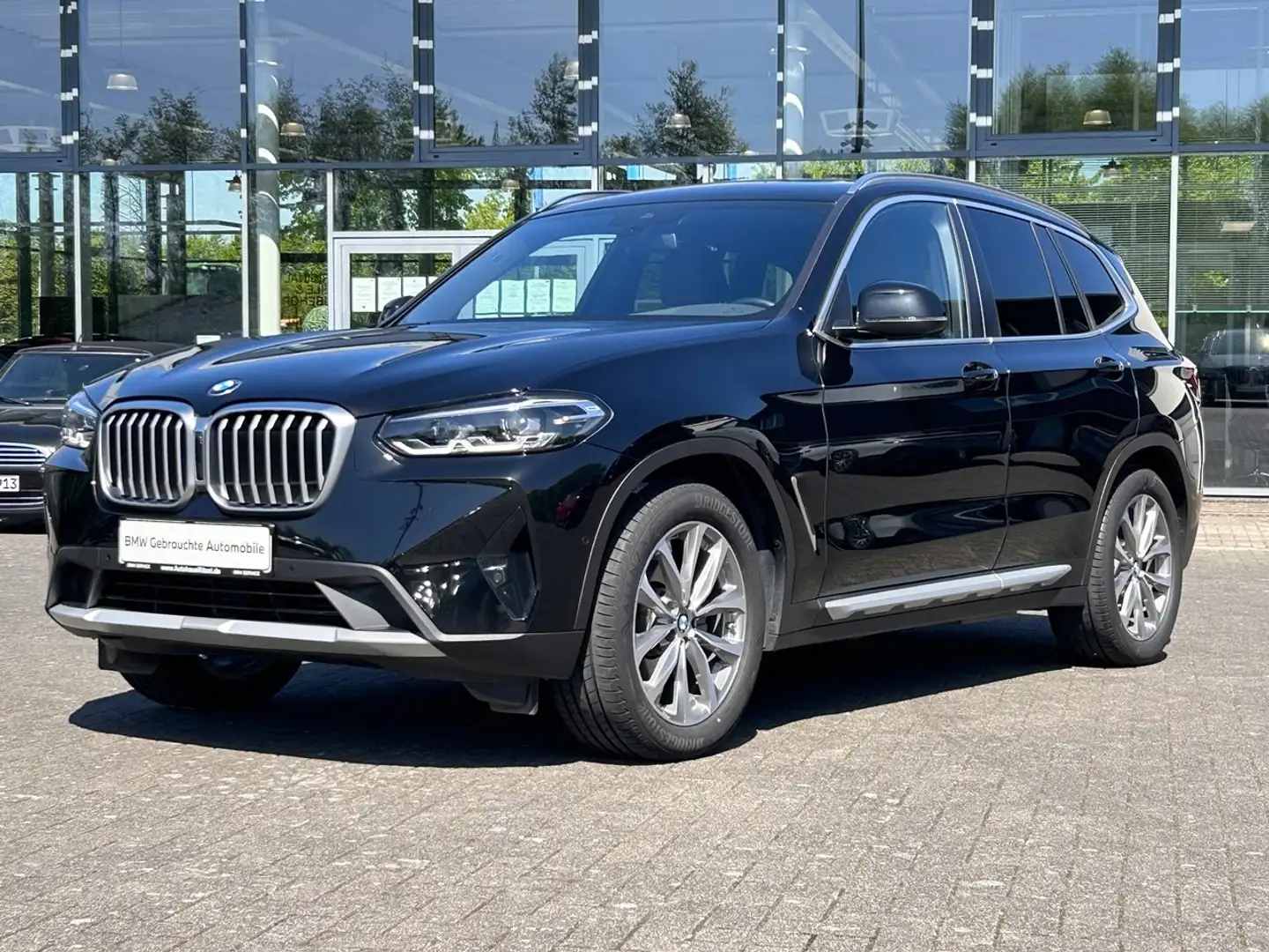 BMW X3 xDrive20i Aut. / Glasdach / Leder / AHK schwenkb. Schwarz - 1