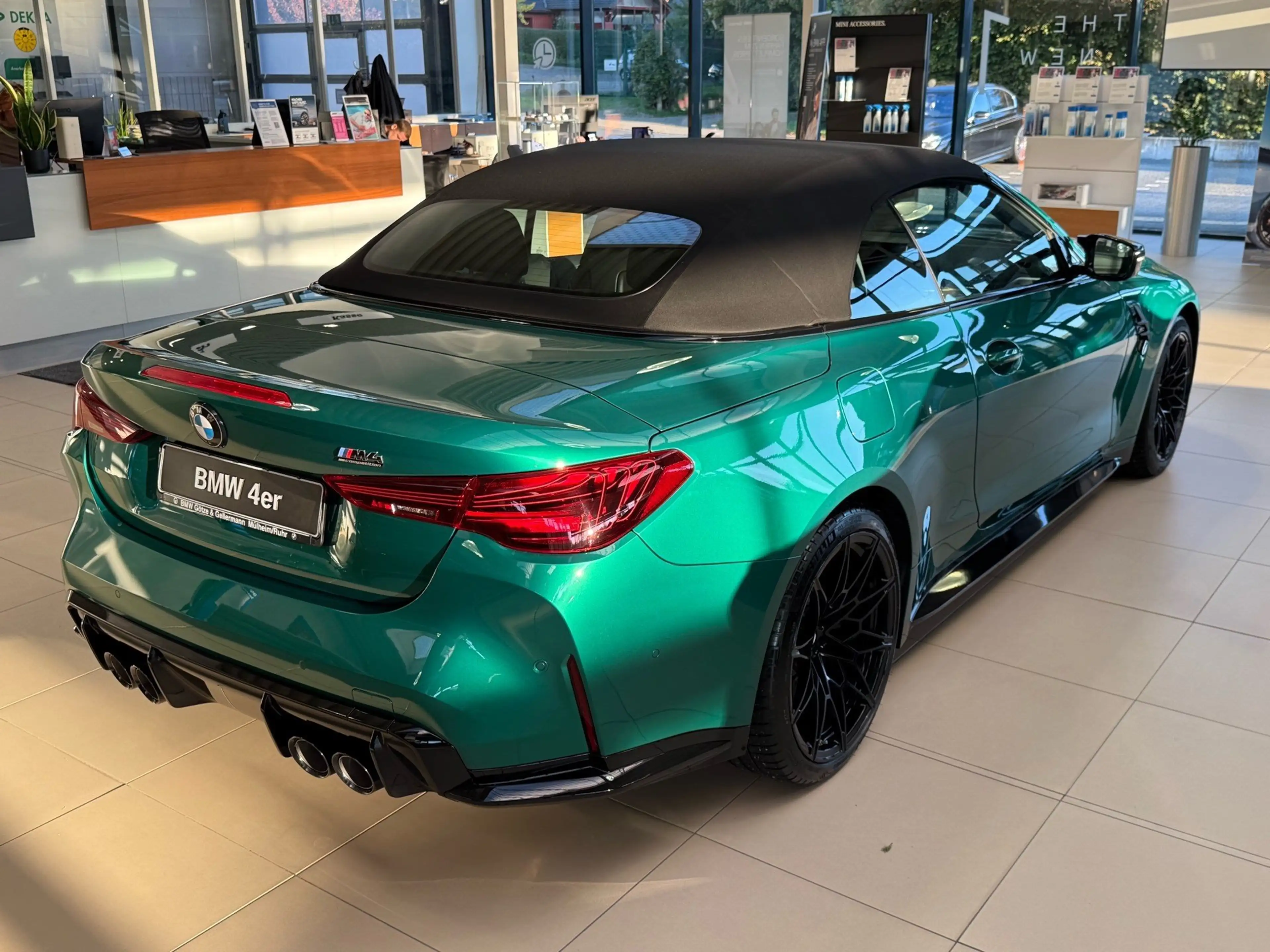 BMW M4 Cabrio Competition M xDrive — photo 12