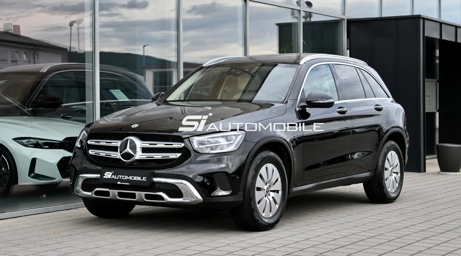 Mercedes-Benz GLC 300 d 4Matic *ACC*PANORAMA*STANDHEIZ*360°KAM*KEYLE Schwarz - 1