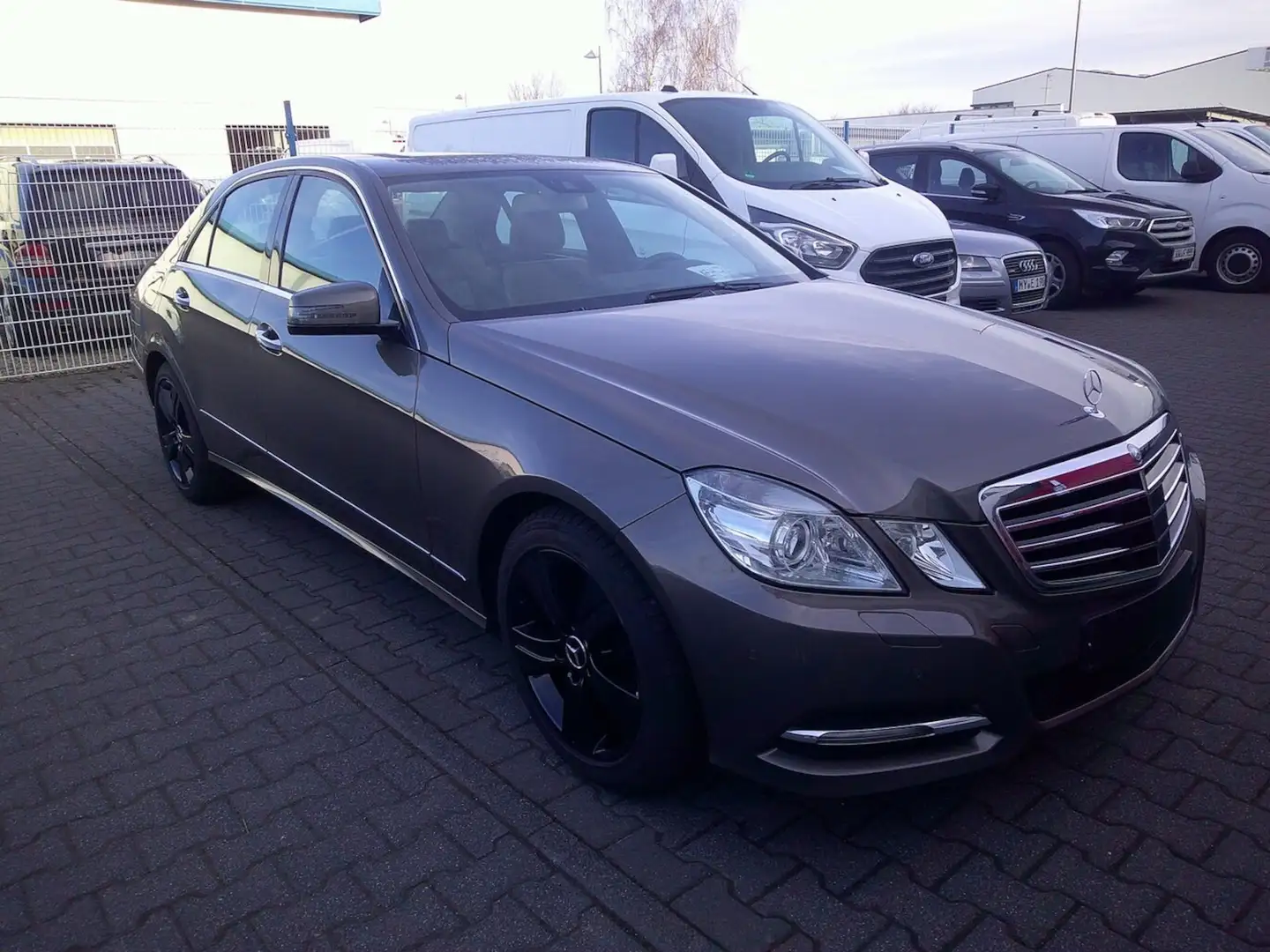 Mercedes-Benz E 350 3.5 Benzin Automatik, Kamera, Navi, Alu Braun - 2