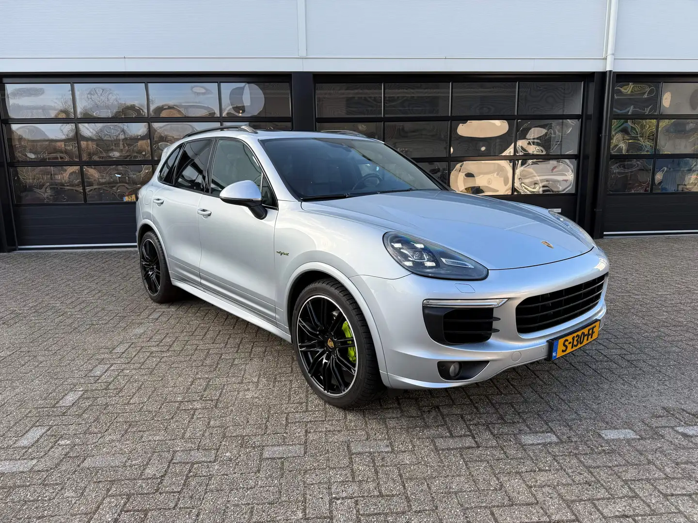 Porsche Cayenne S E-HYBRID PLATINUM EDITION Grijs - 1