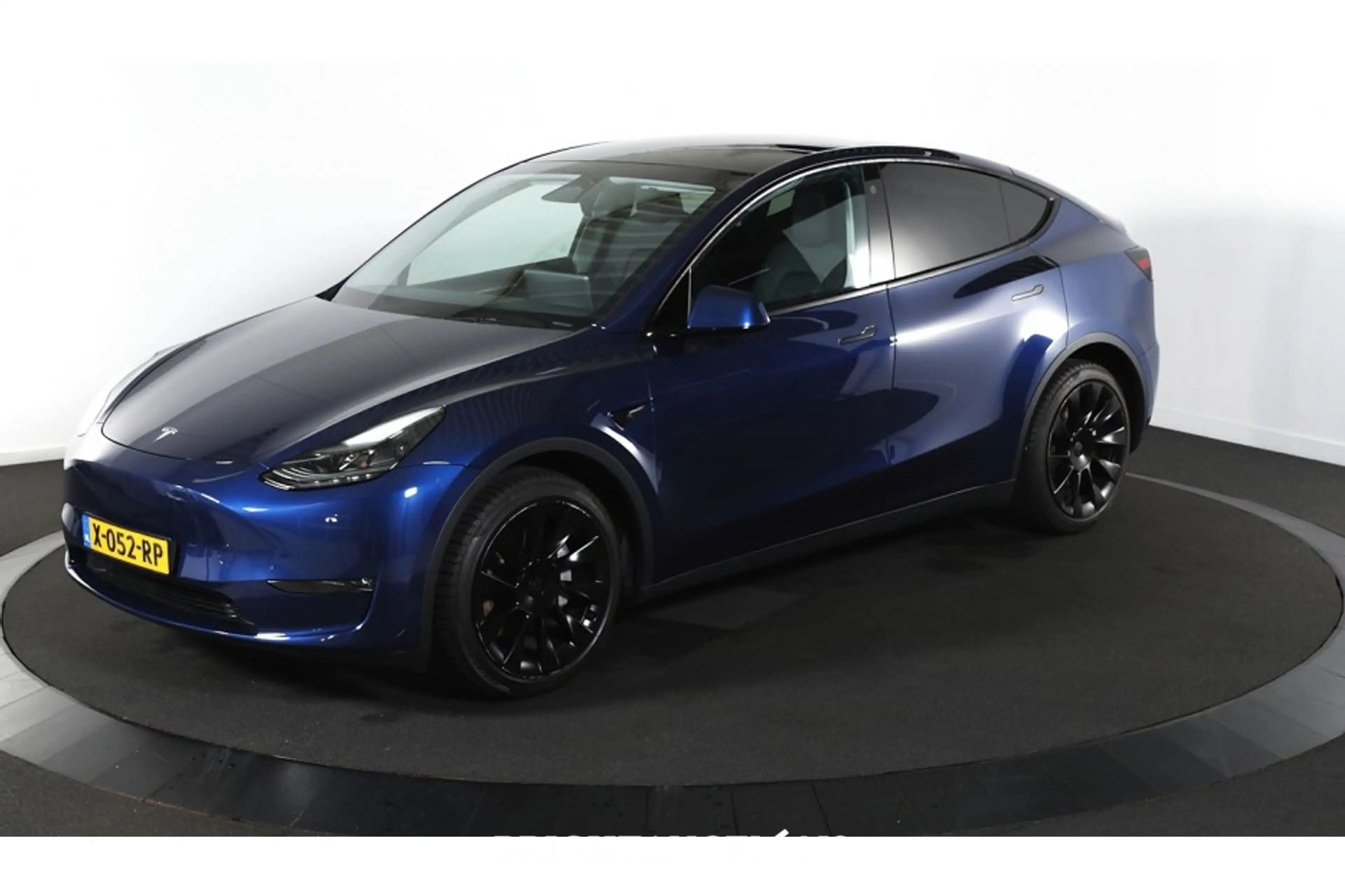 Tesla Model Y Long Range AWD 75 kWh — photo 2