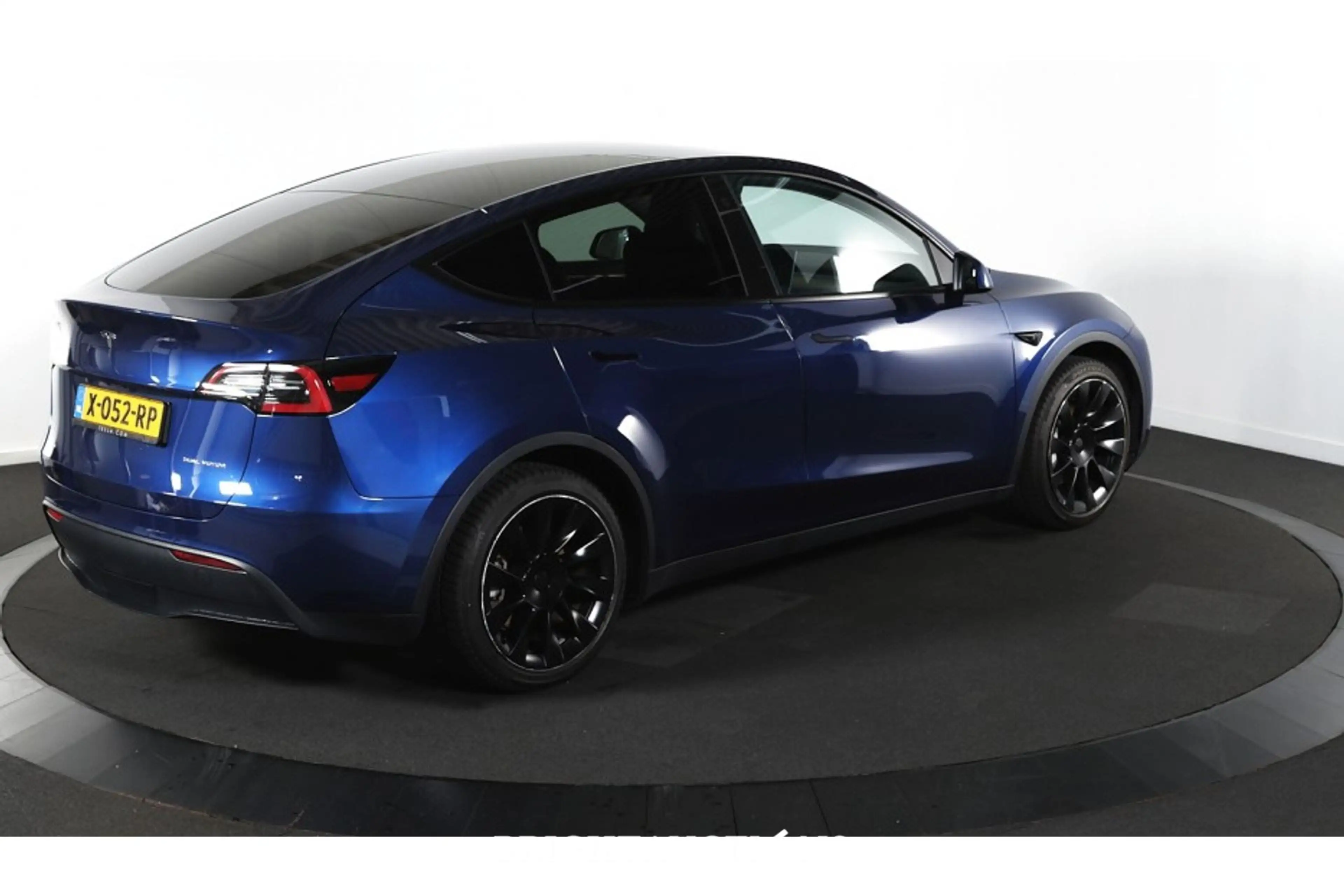Tesla Model Y Long Range AWD 75 kWh — photo 3