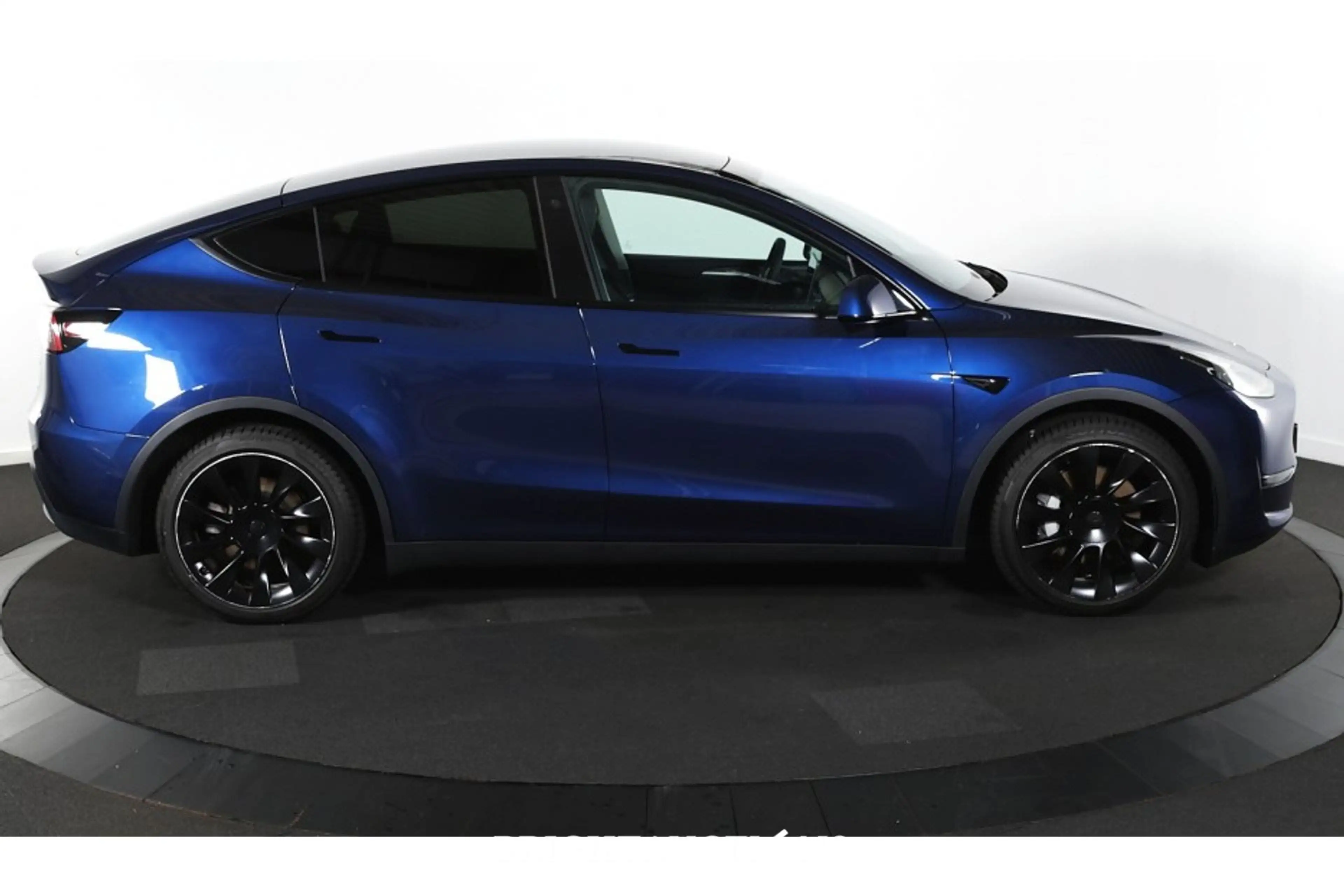 Tesla Model Y Long Range AWD 75 kWh — photo 6