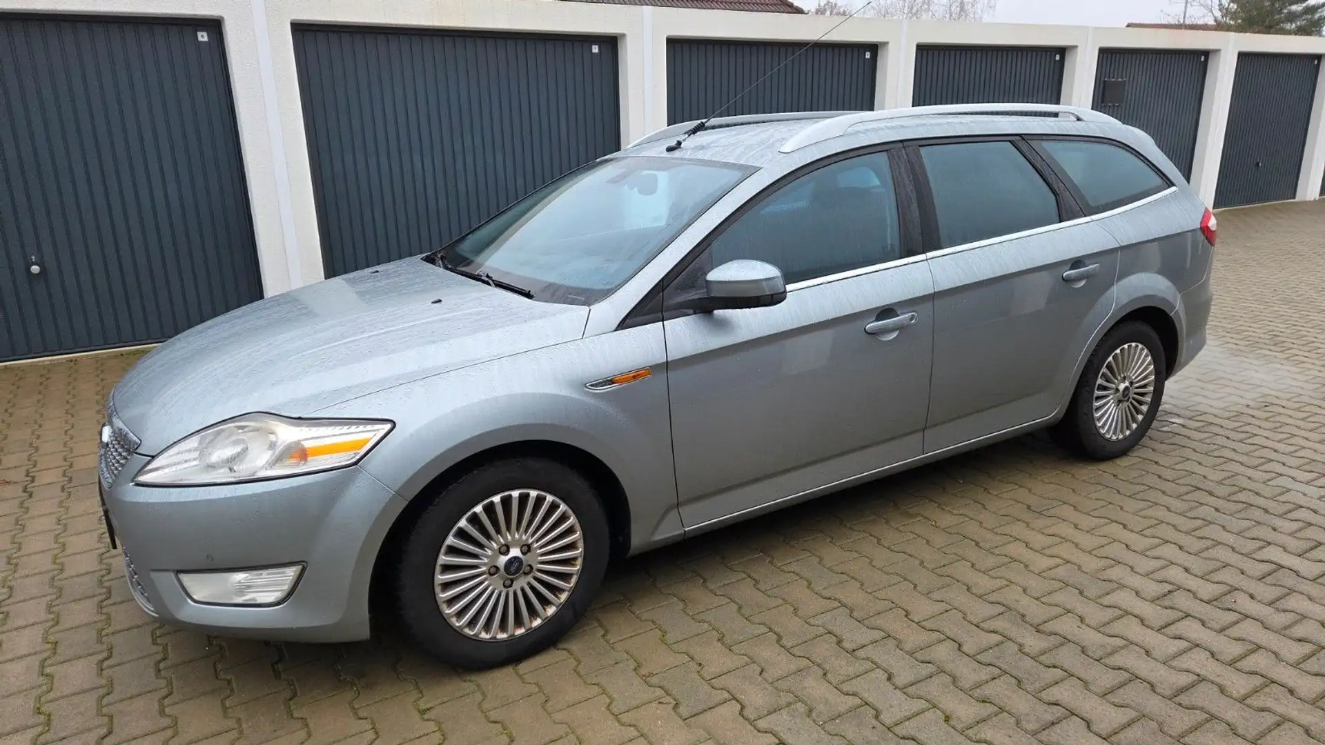 Ford Mondeo Turnier 2.0 TDCi AHK TÜV NEU! Grau - 2
