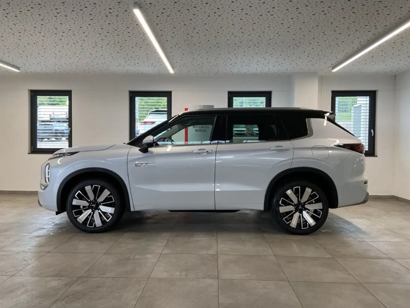 Mitsubishi Outlander 2.4 Plug-in-Hybrid TOP 4WD Yamaha ACC Tempomat Weiß - 2