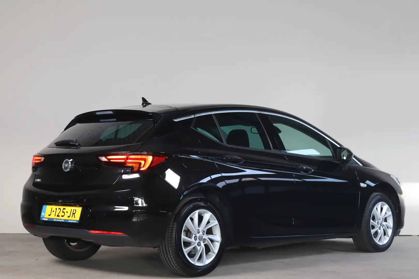 Opel Astra 1.2 Elegance NL-Auto!! Stoel+Stuurverw. I Dig.Disp Zwart - 2