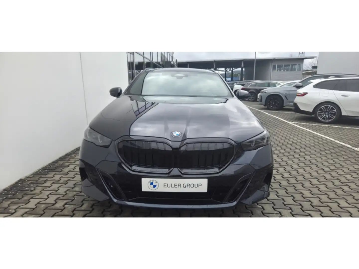 BMW 520 iA M-Sport Pro Touring AHK B&W PANO LkHz Schwarz - 2