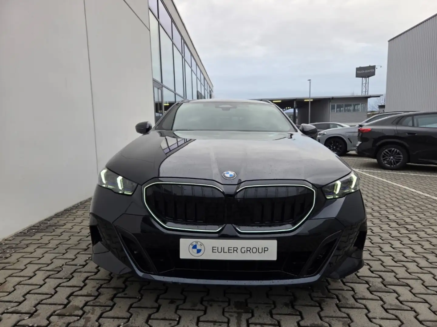 BMW 520 iA M-Sport Pro Touring Sportpaket HUD AHK-klappbar Schwarz - 2