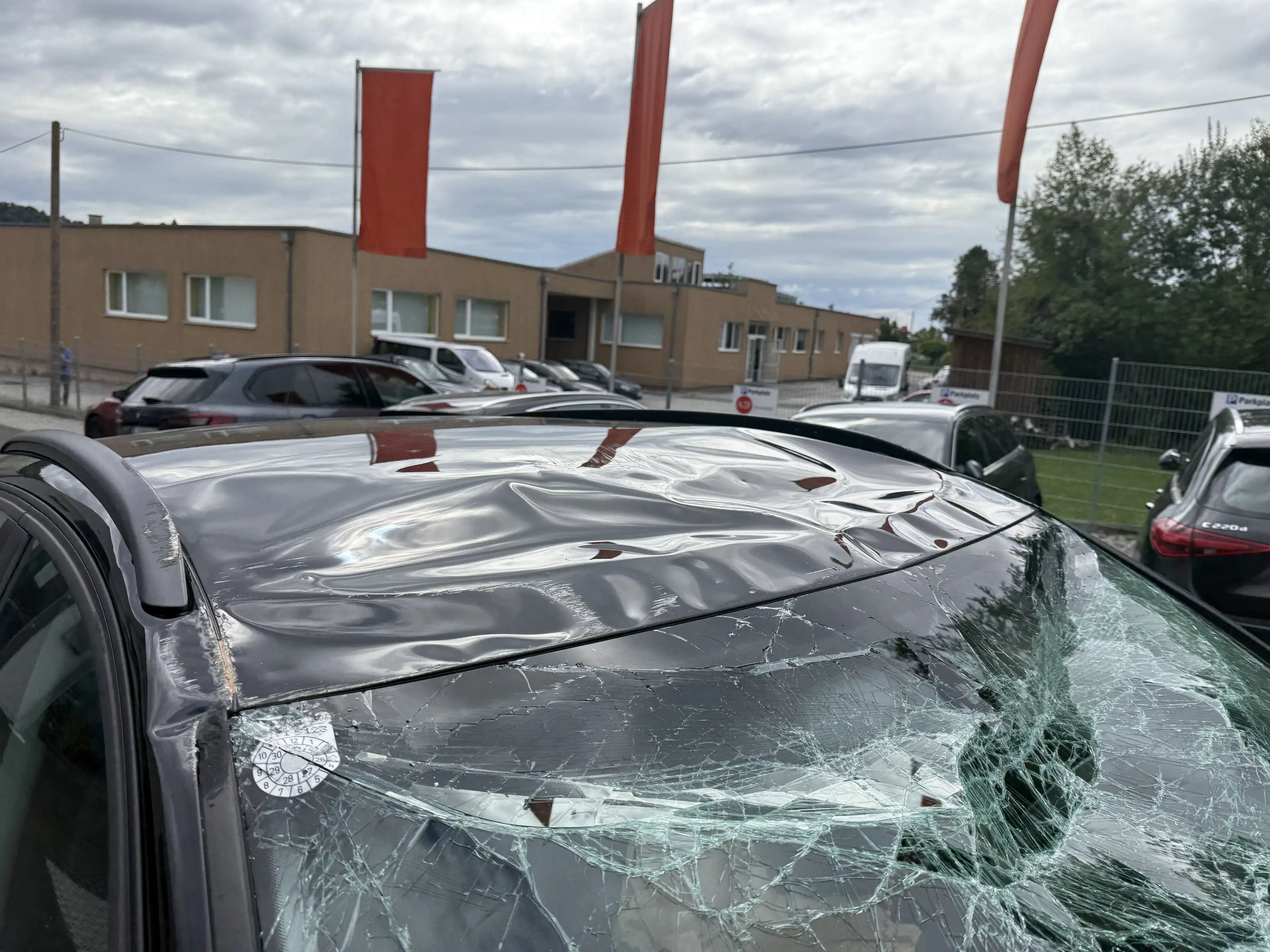 Audi Q3 Unfallwagen — photo 5