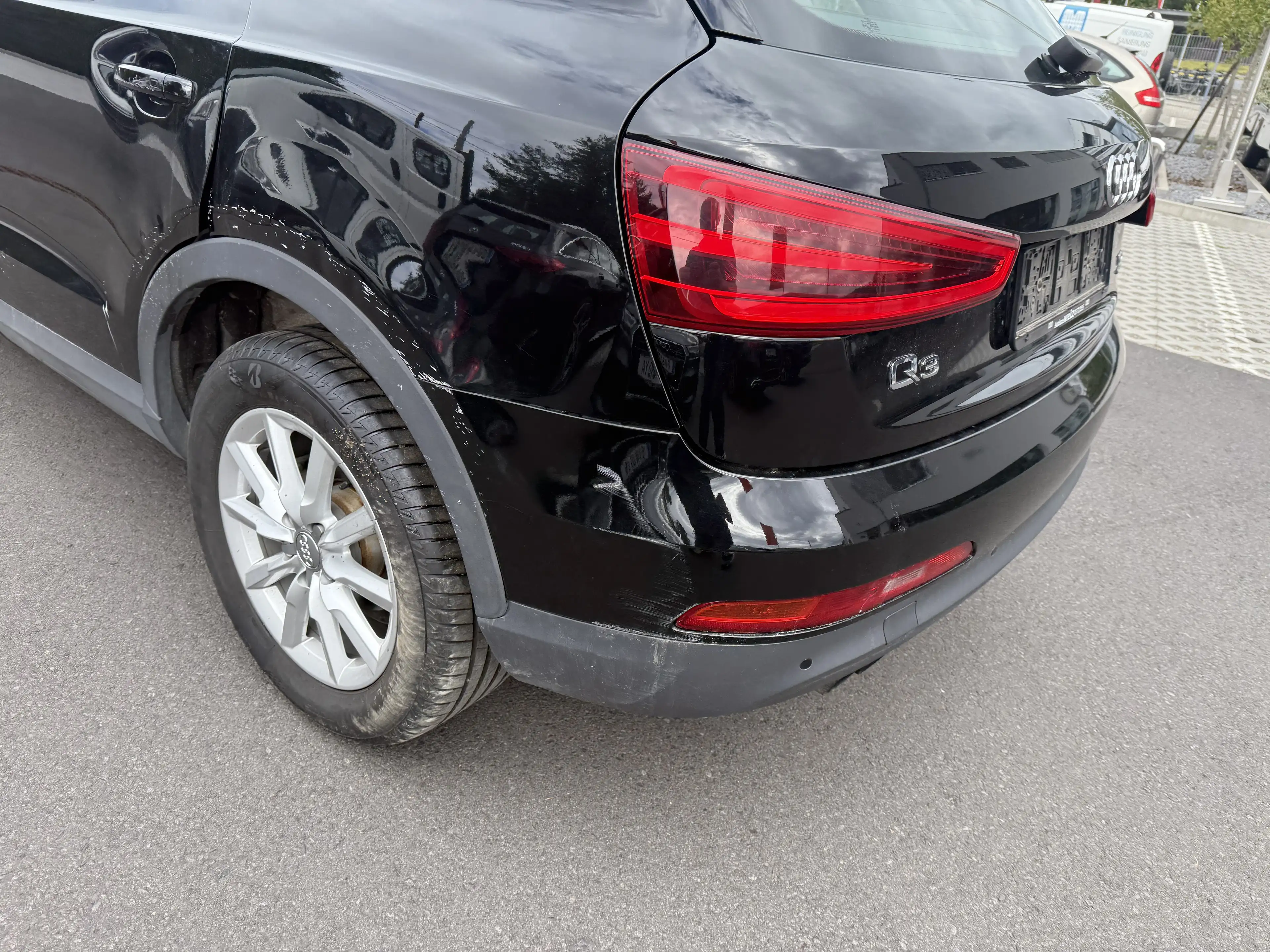 Audi Q3 Unfallwagen — photo 13