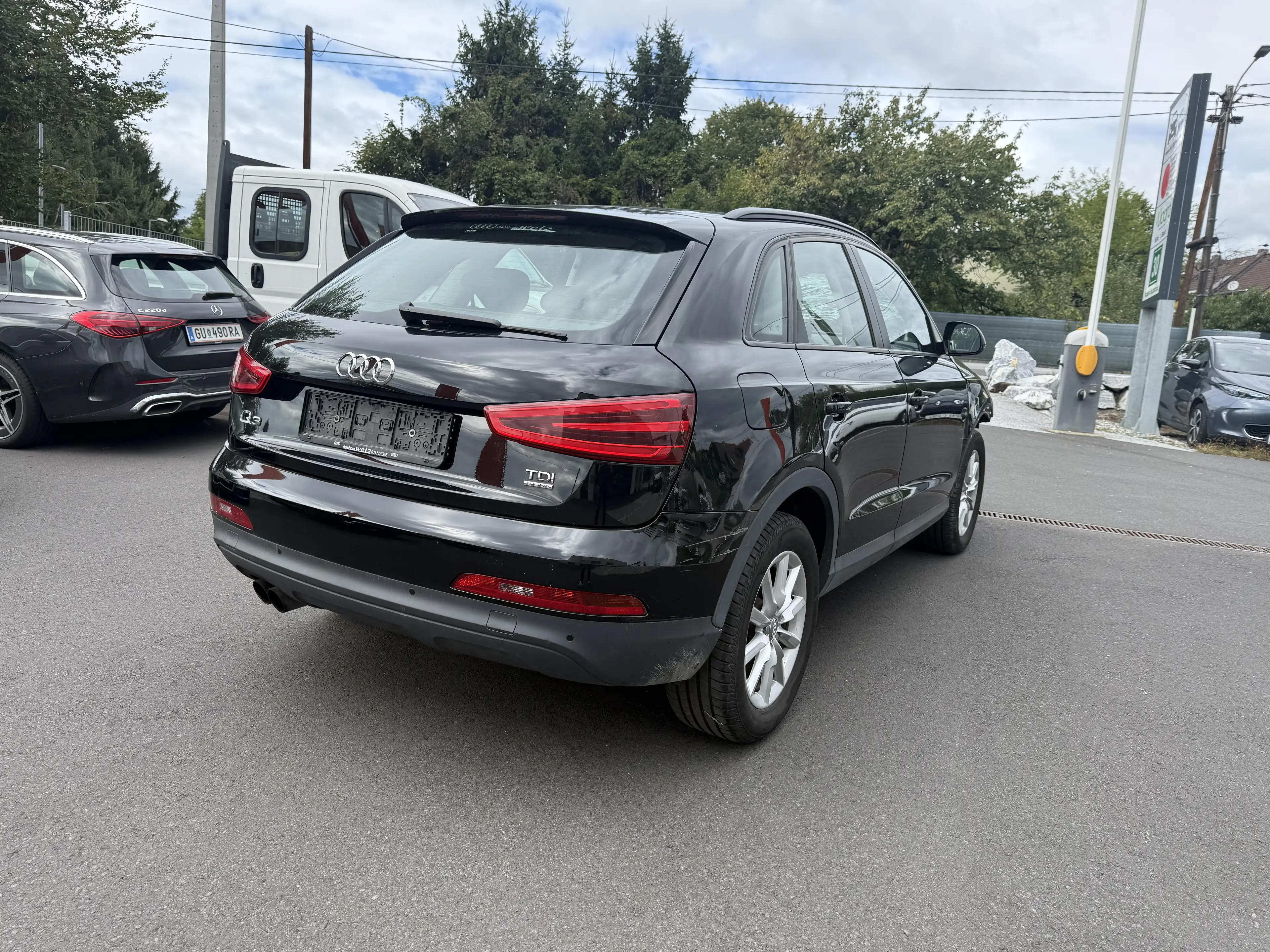 Audi Q3 Unfallwagen — photo 9
