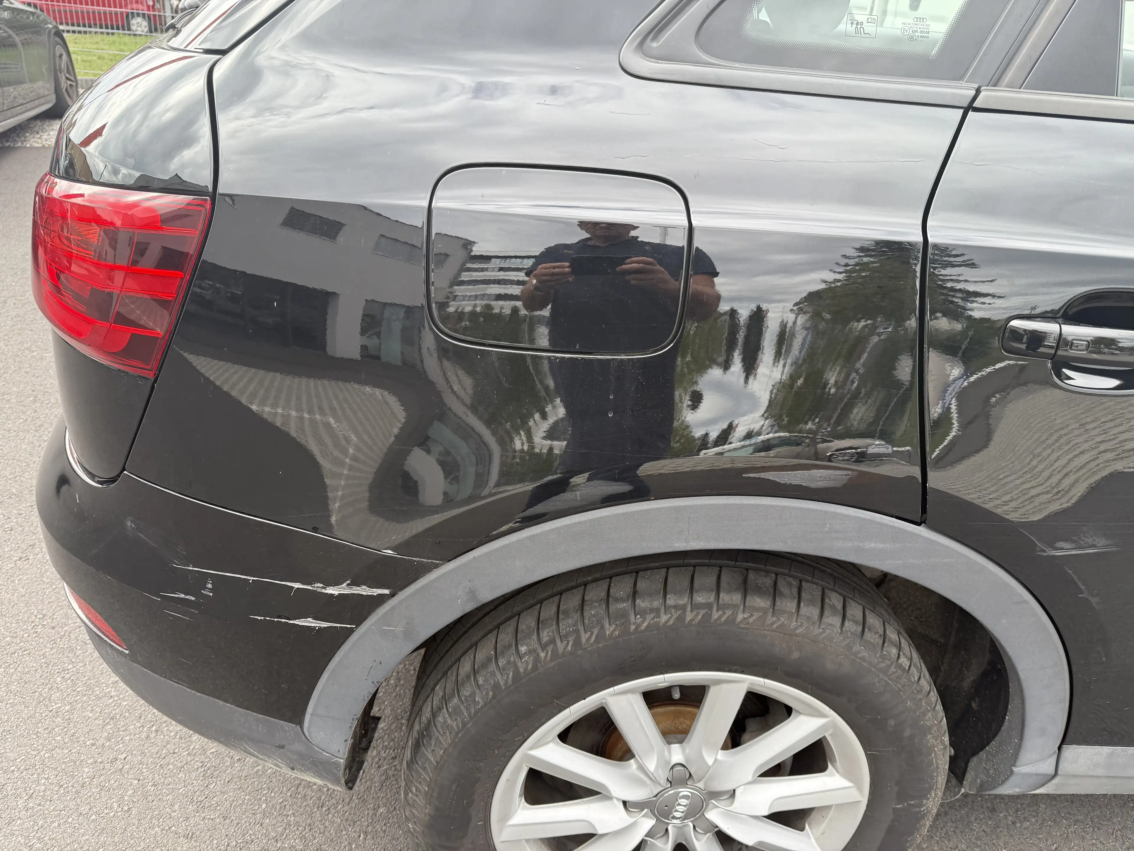 Audi Q3 Unfallwagen — photo 10