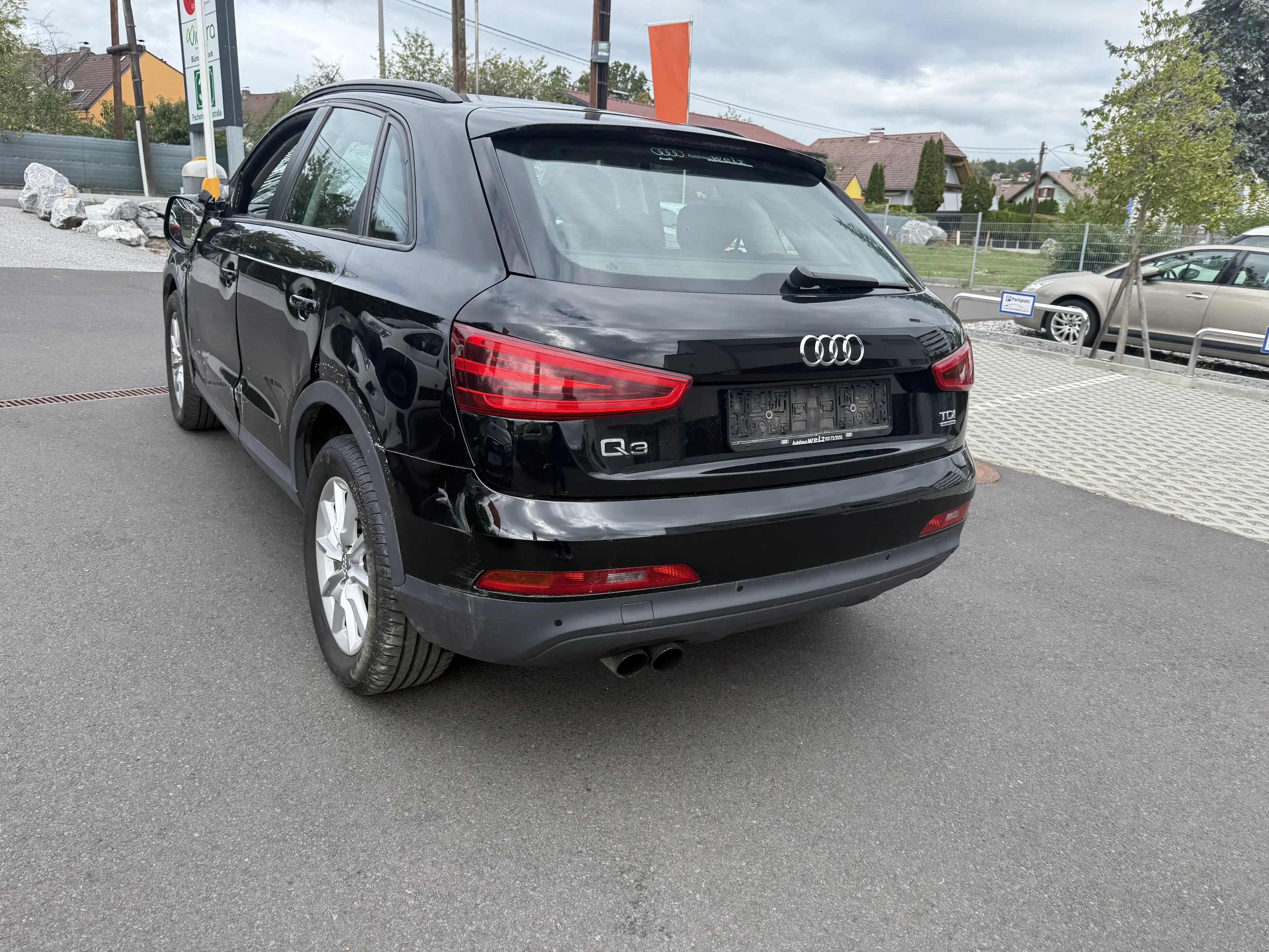Audi Q3 Unfallwagen — photo 8