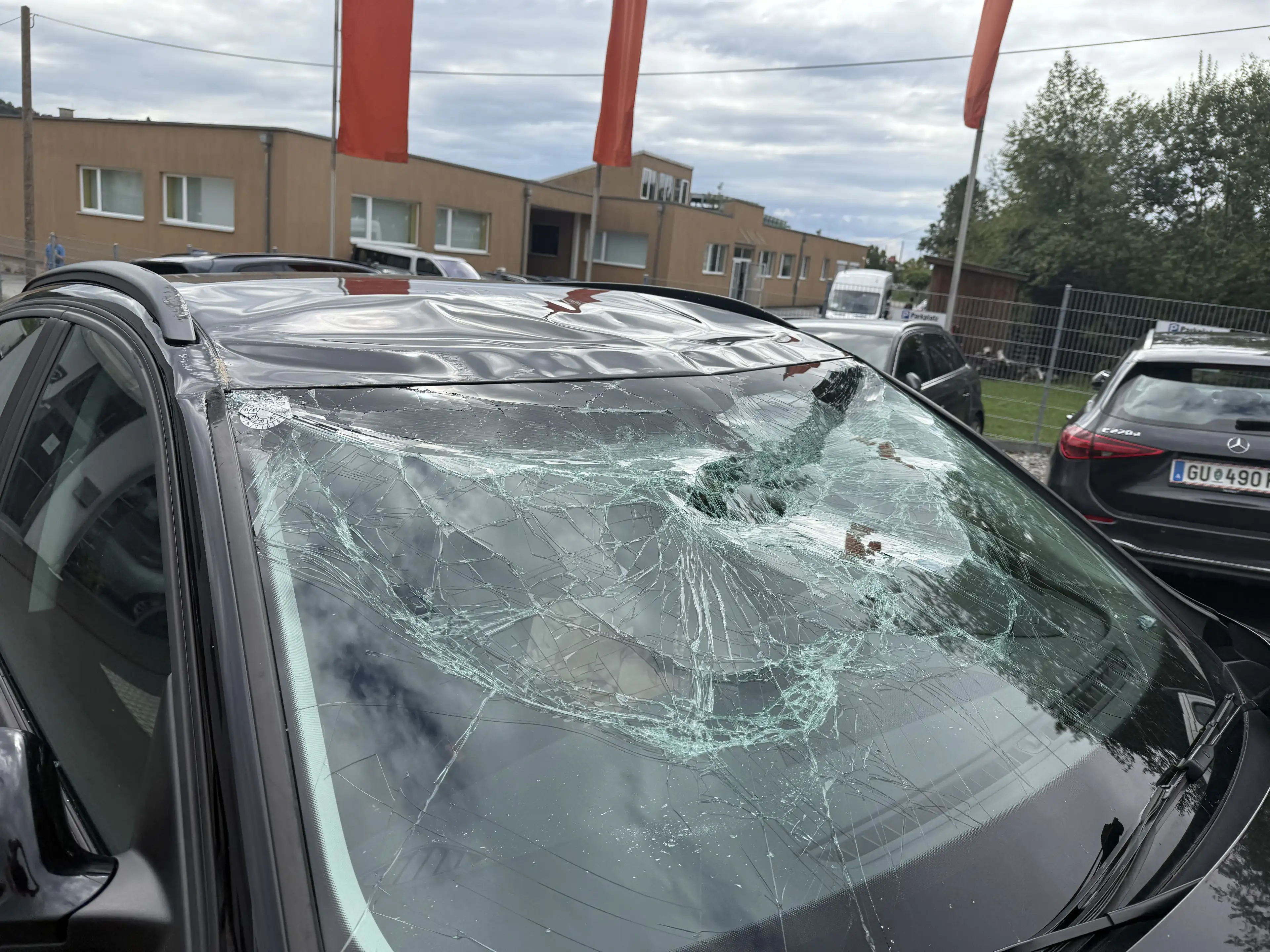 Audi Q3 Unfallwagen — photo 4