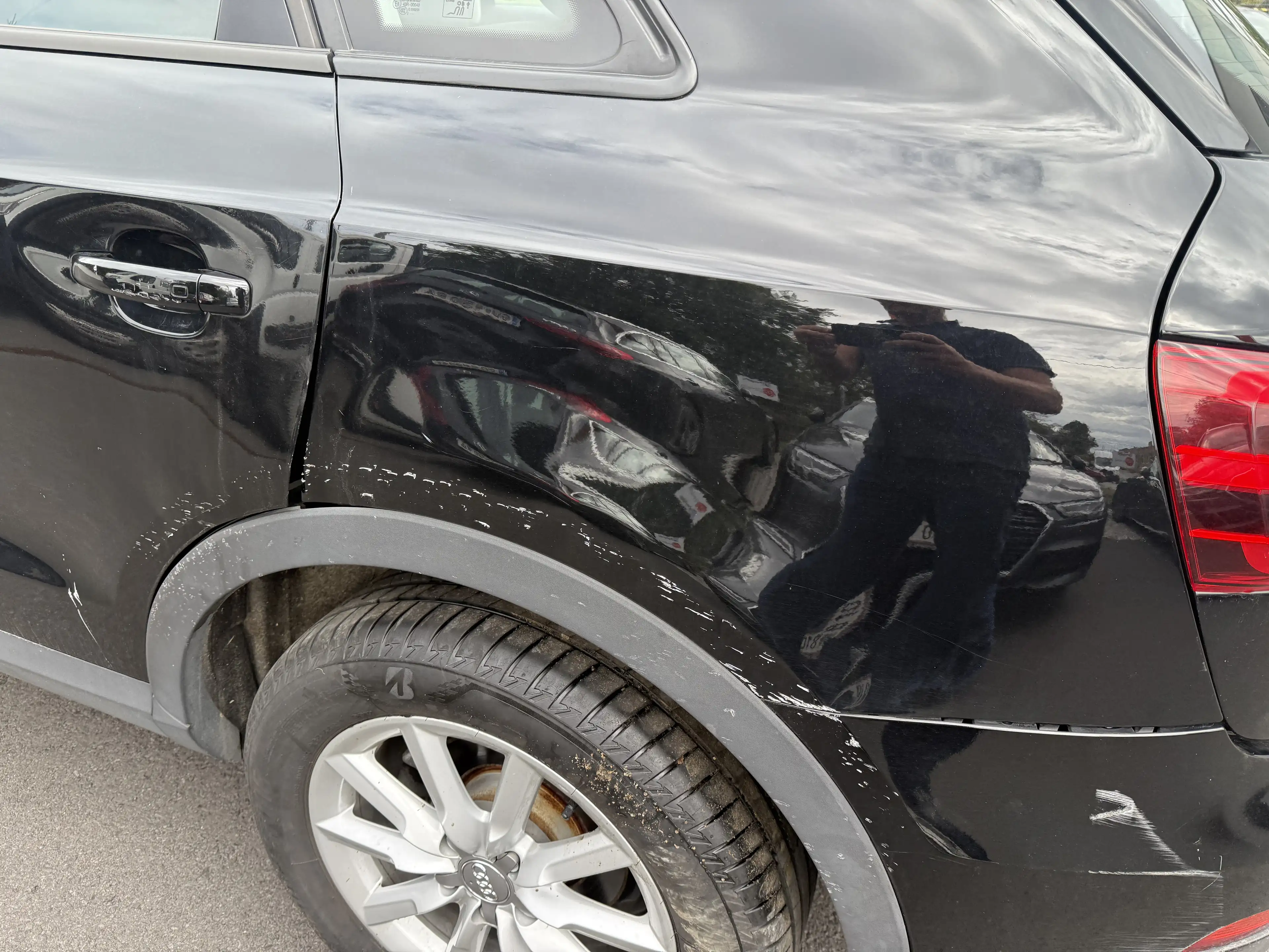 Audi Q3 Unfallwagen — photo 14