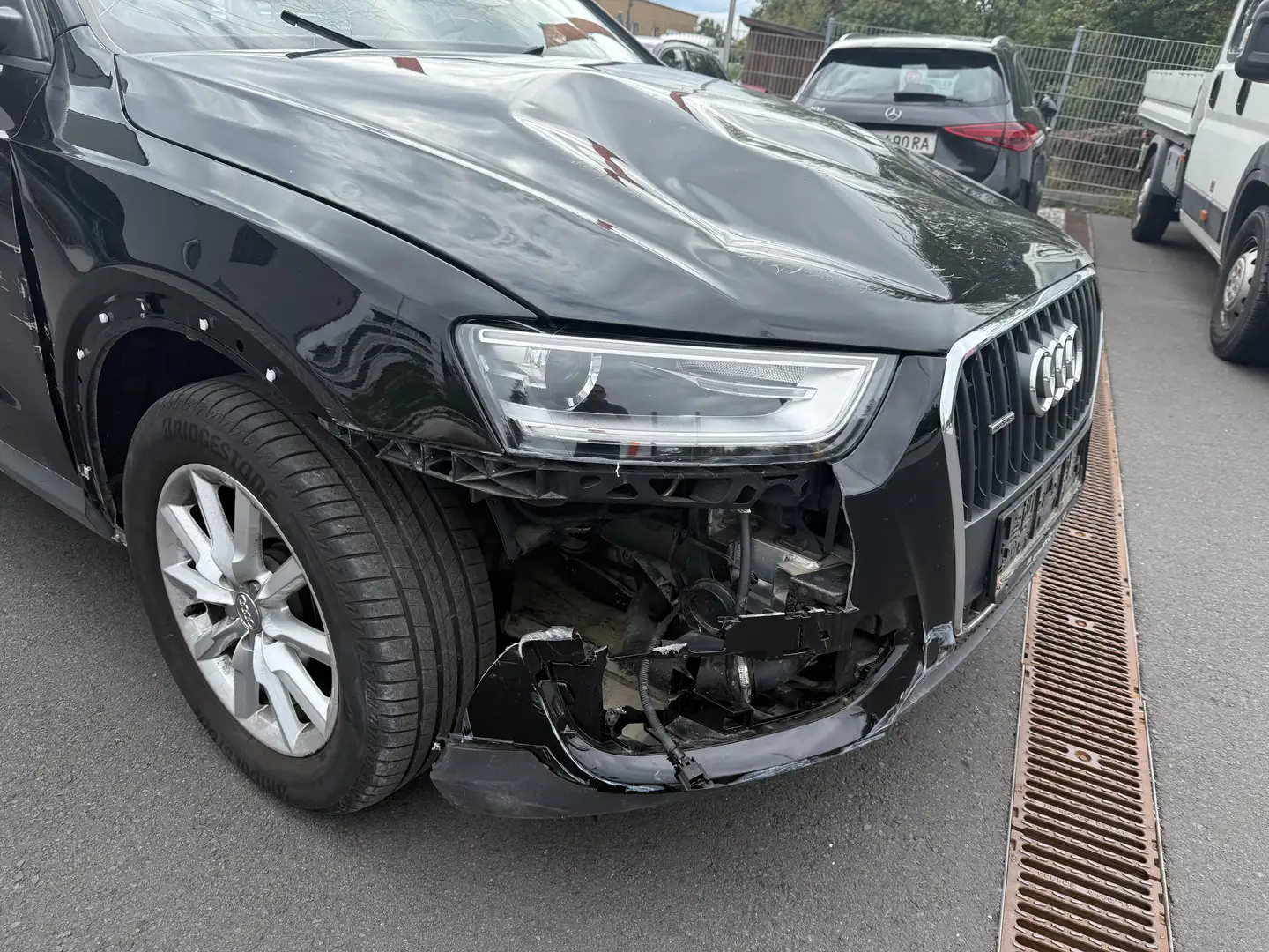 Audi Q3 Unfallwagen Schwarz - 2