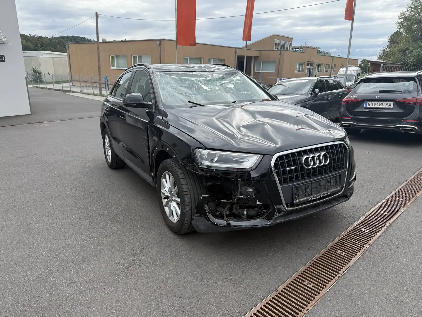Audi Q3 Unfallwagen Schwarz - 1