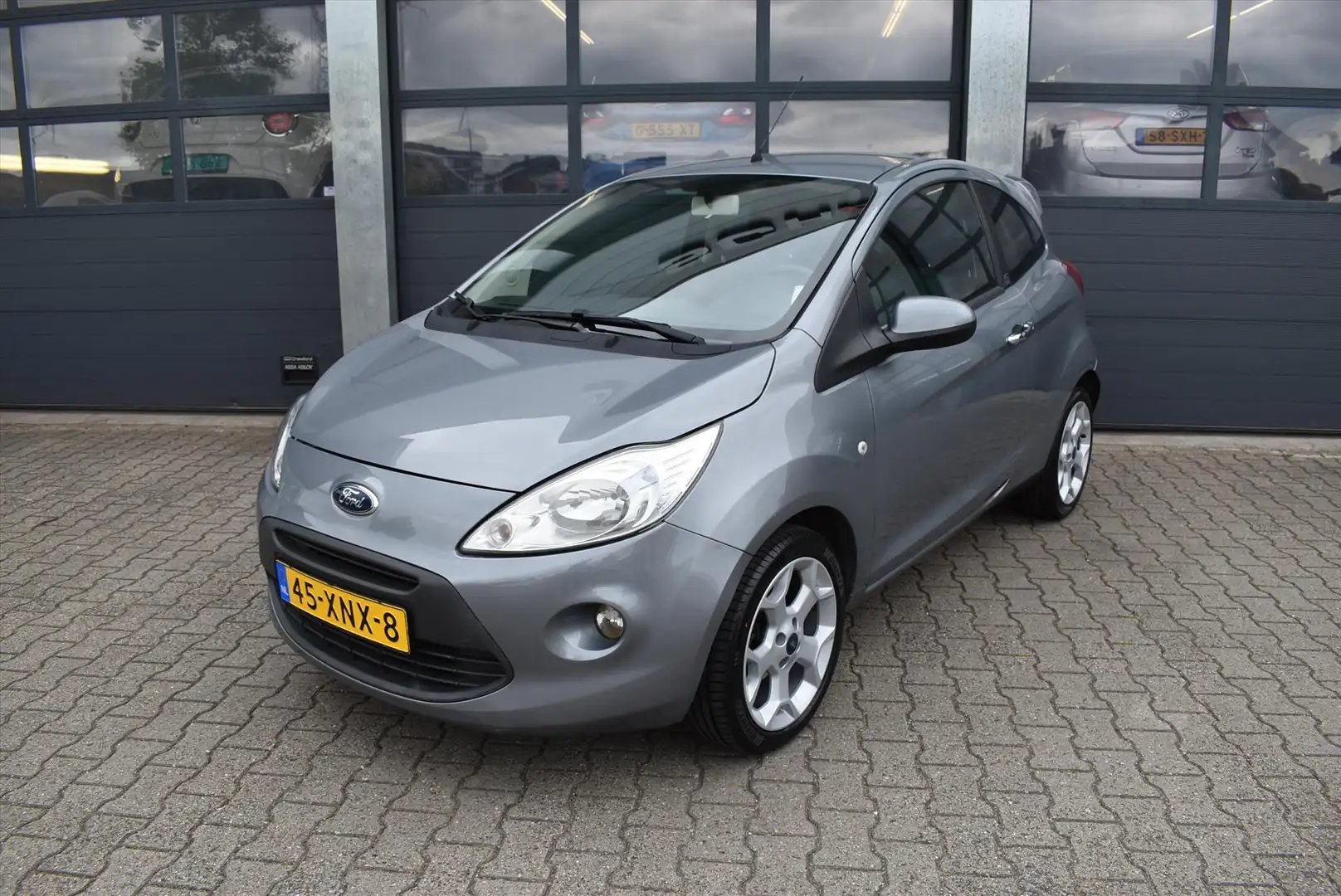 Ford Ka/Ka+ 1.2 69pk Titanium X Grijs - 1