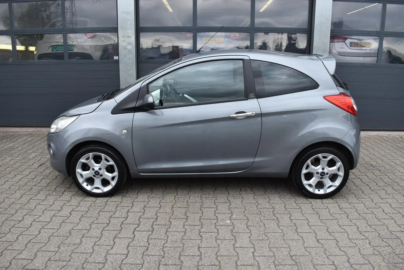 Ford Ka/Ka+ 1.2 69pk Titanium X Grijs - 2