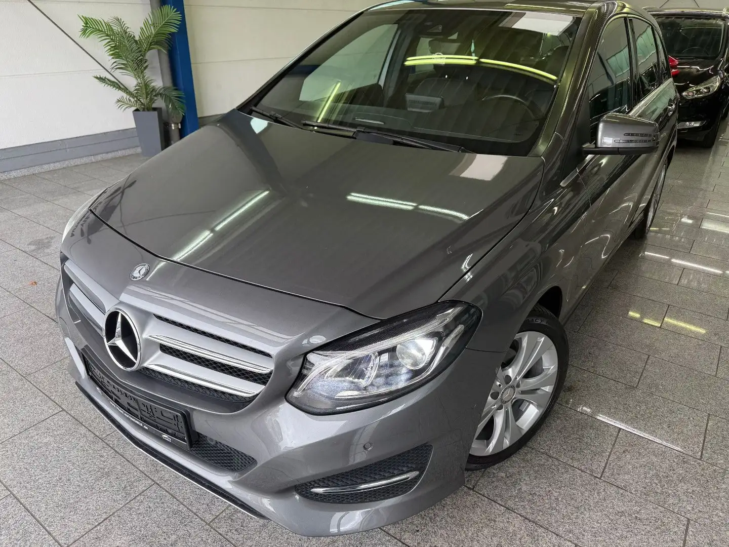 Mercedes-Benz B 180 CDI*AUTOM*URBAN*NAVI*LED*TMP*LEDER*PARK-AS Grau - 1
