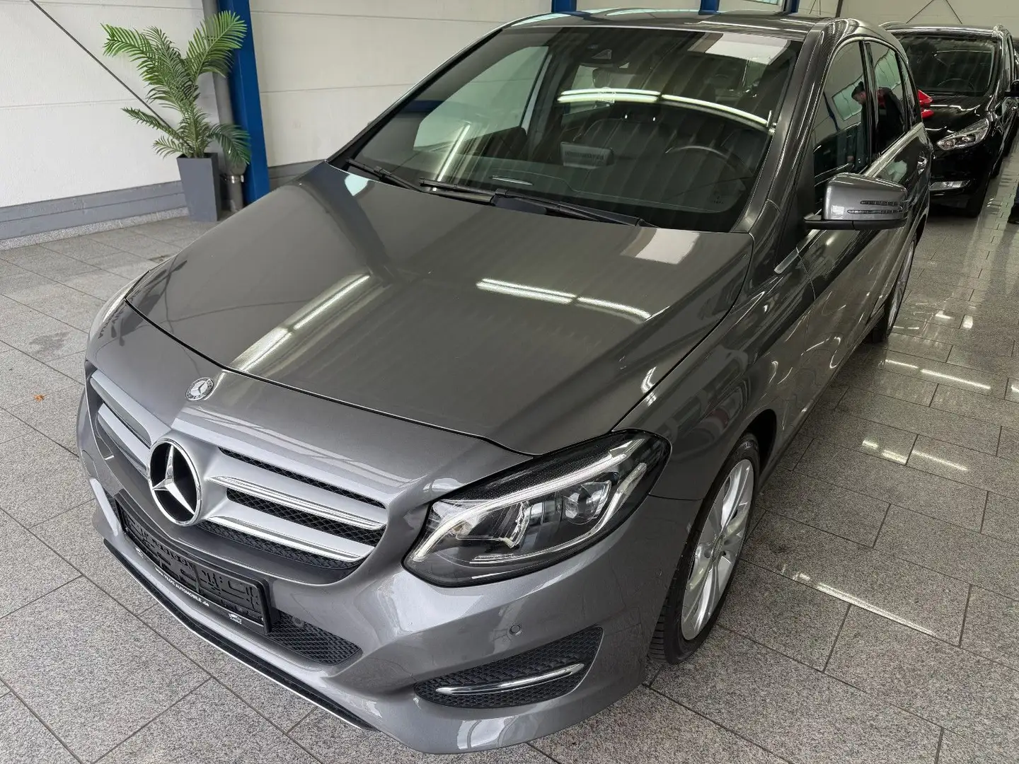 Mercedes-Benz B 180 CDI*AUTOM*URBAN*NAVI*LED*TMP*LEDER*PARK-AS Grau - 2