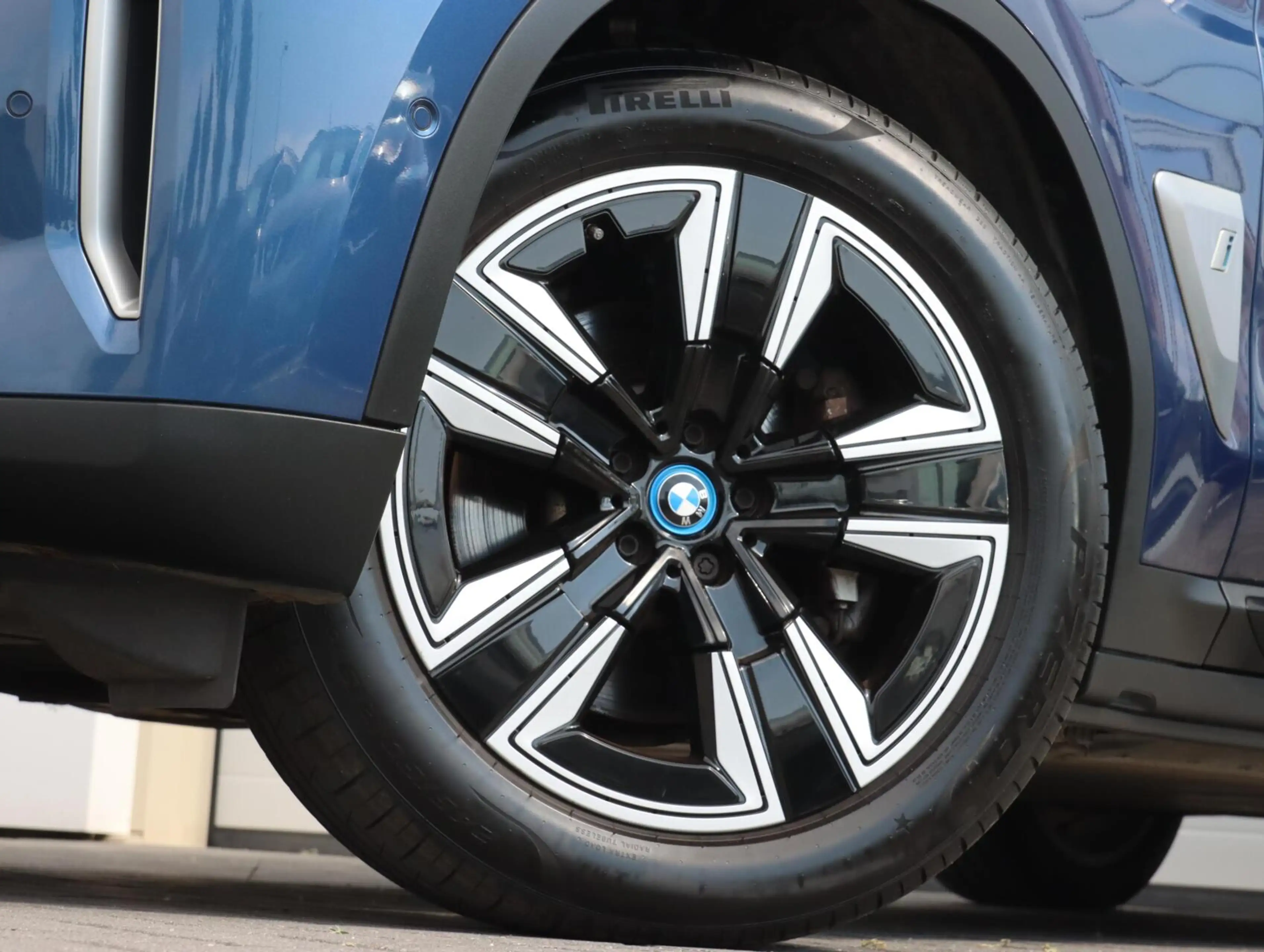 BMW iX3 High Executive 80 kWh| Panoramadak | SOH 93,7% — photo 11