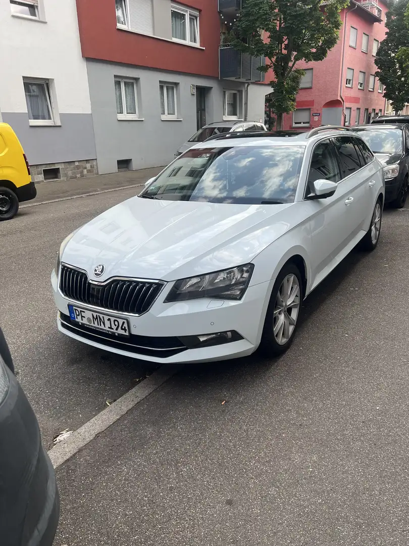 Skoda Superb Combi 2.0 TDI DSG Ambition - 1