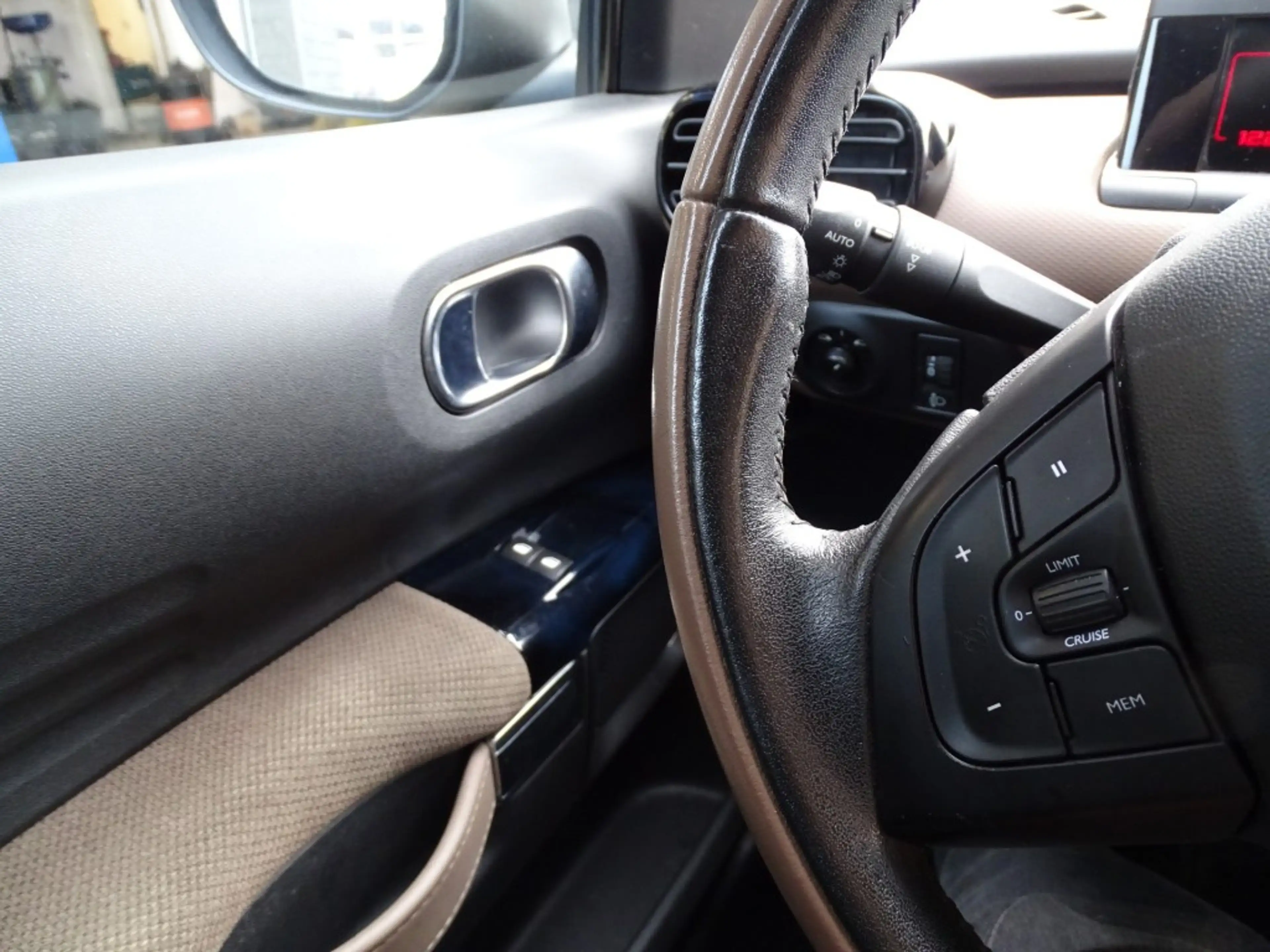Citroen C4 C4 Cactus 1.2 PT 110 Pk SHINE-Navi-Blth-Clima-Crui — photo 11
