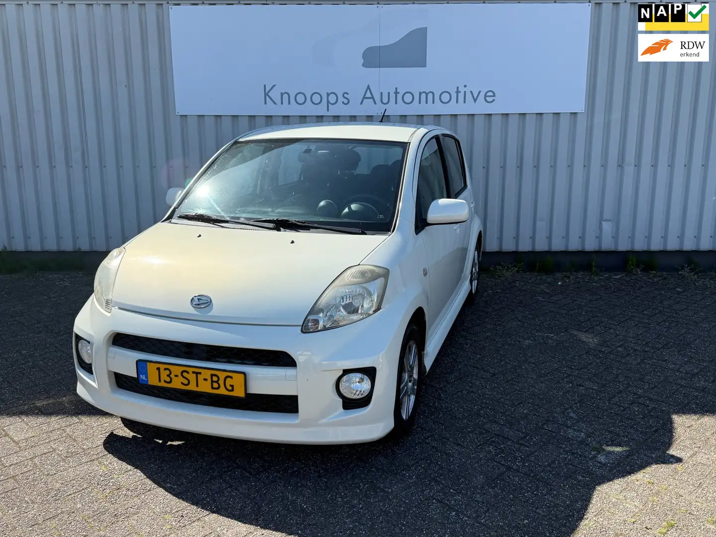Daihatsu Sirion 2 1.3-16V Comfort Airco, 5drs, NW Apk Weiß - 1